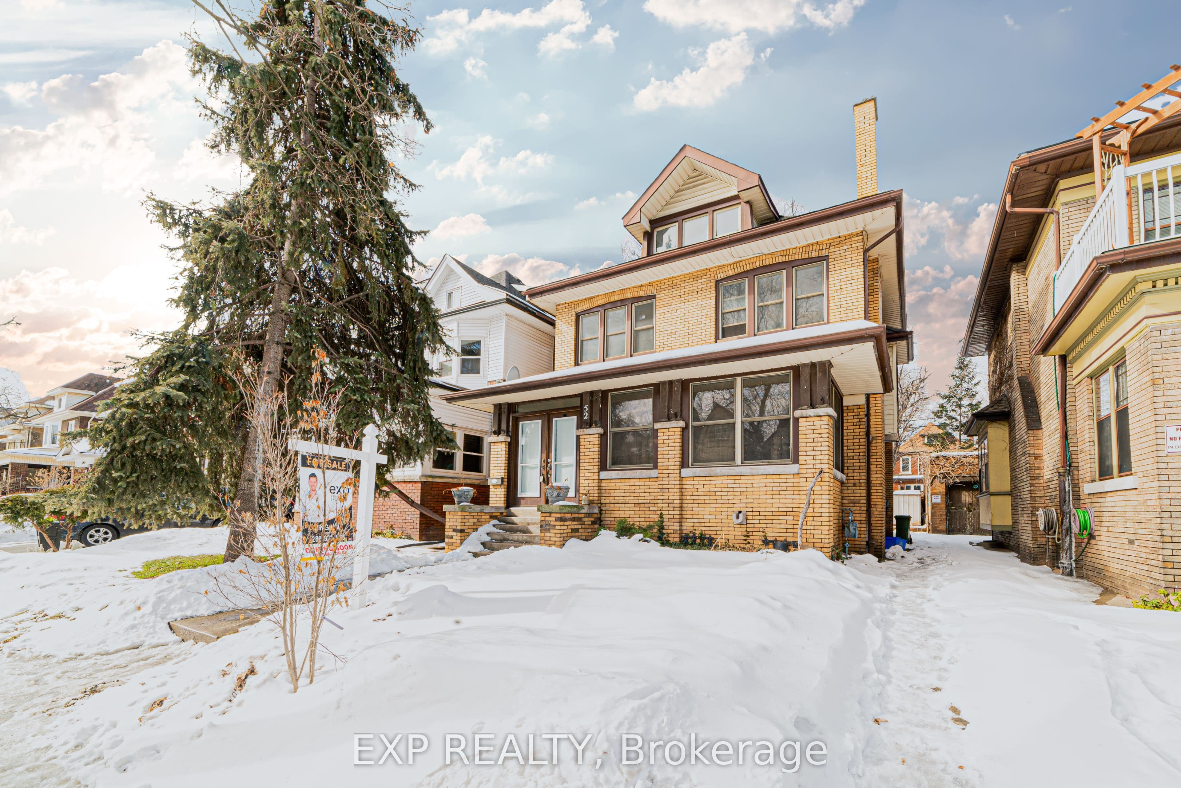 52 Proctor Boulevard Main, Hamilton, ON L8M 2M4