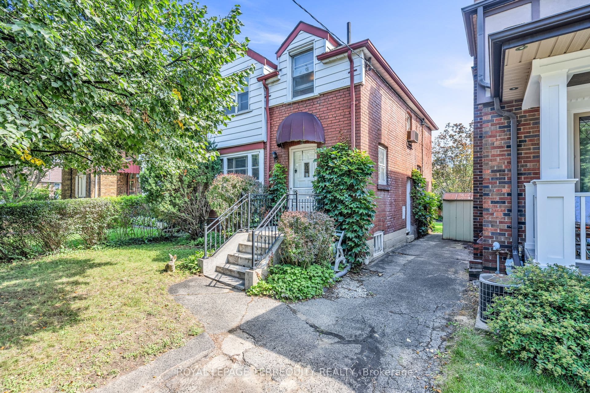 391 Sutherland Drive, Toronto, ON M4G 1K1