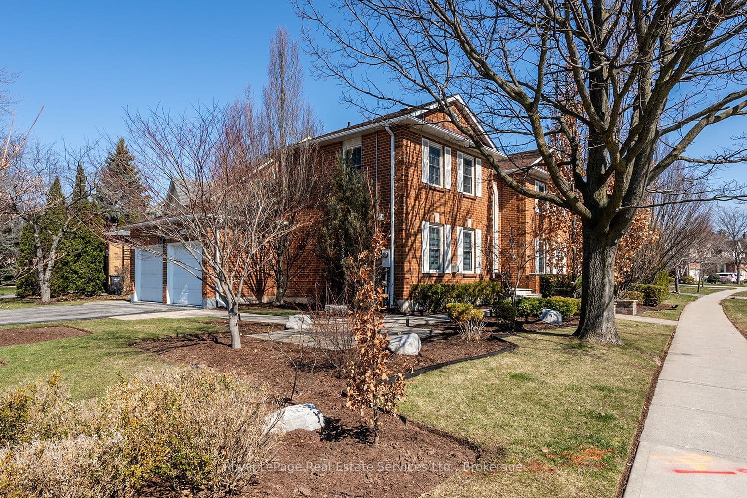 2101 Grosvenor Street, Oakville, ON L6H 4N1