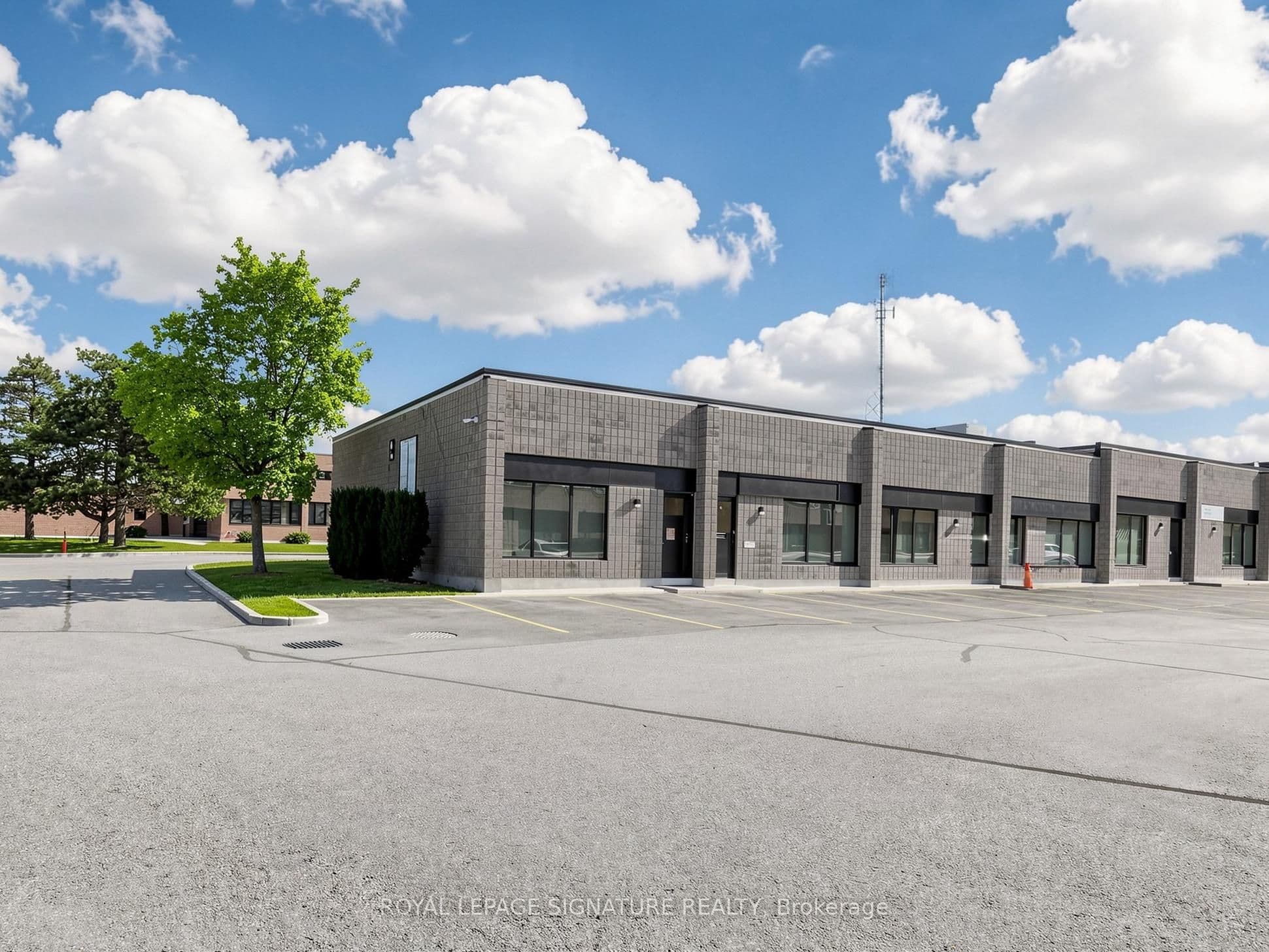 4 Vata Court 2, Aurora, ON L4G 4B6
