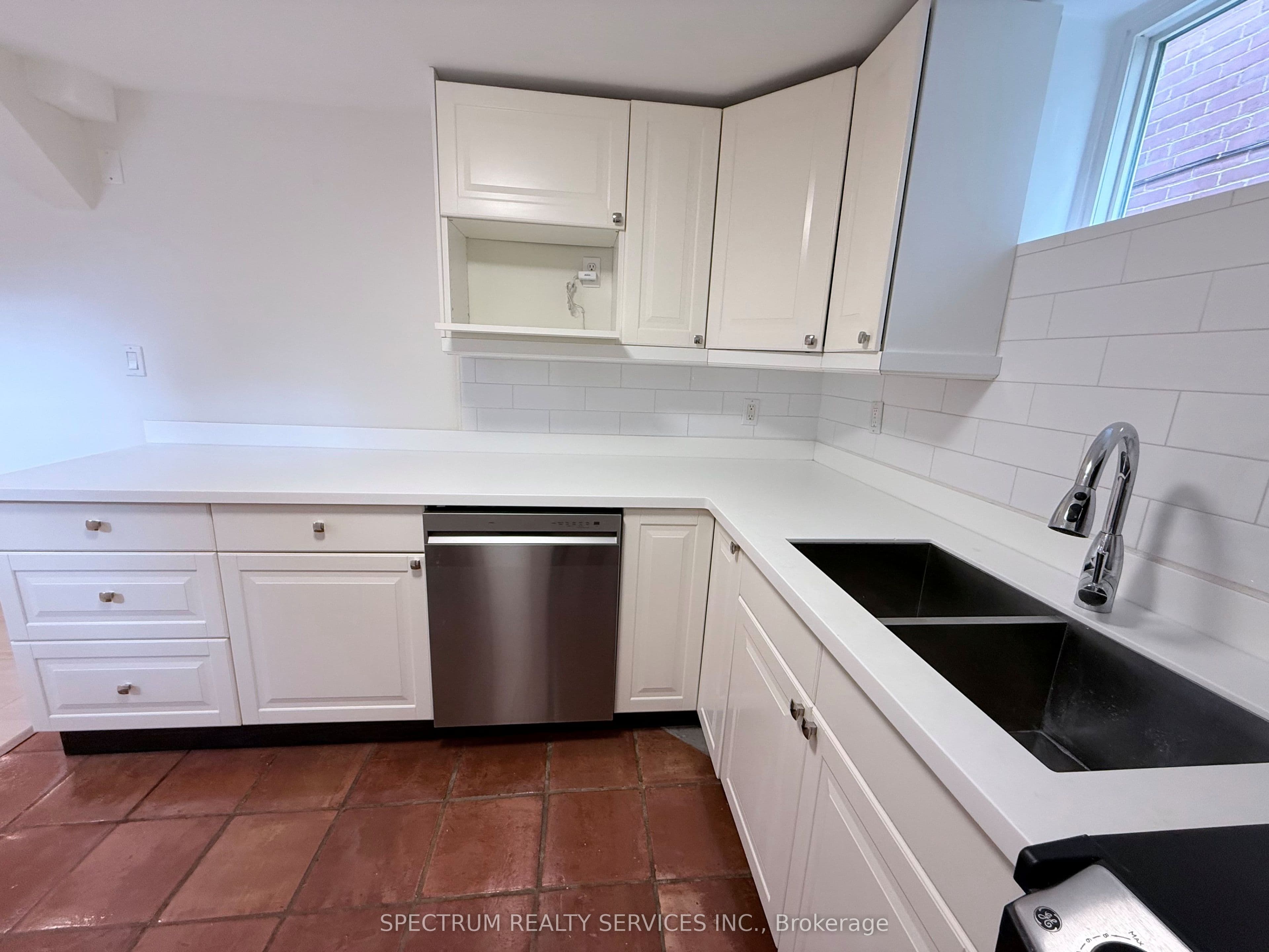 172 Queenslea Avenue Lower, Toronto, ON M9N 2L3