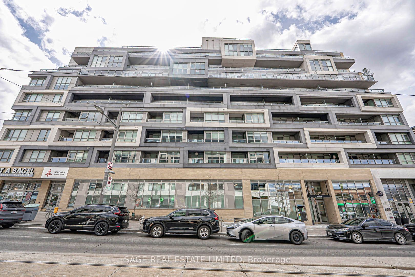835 St Clair Avenue W 406, Toronto, ON M6C 0A8