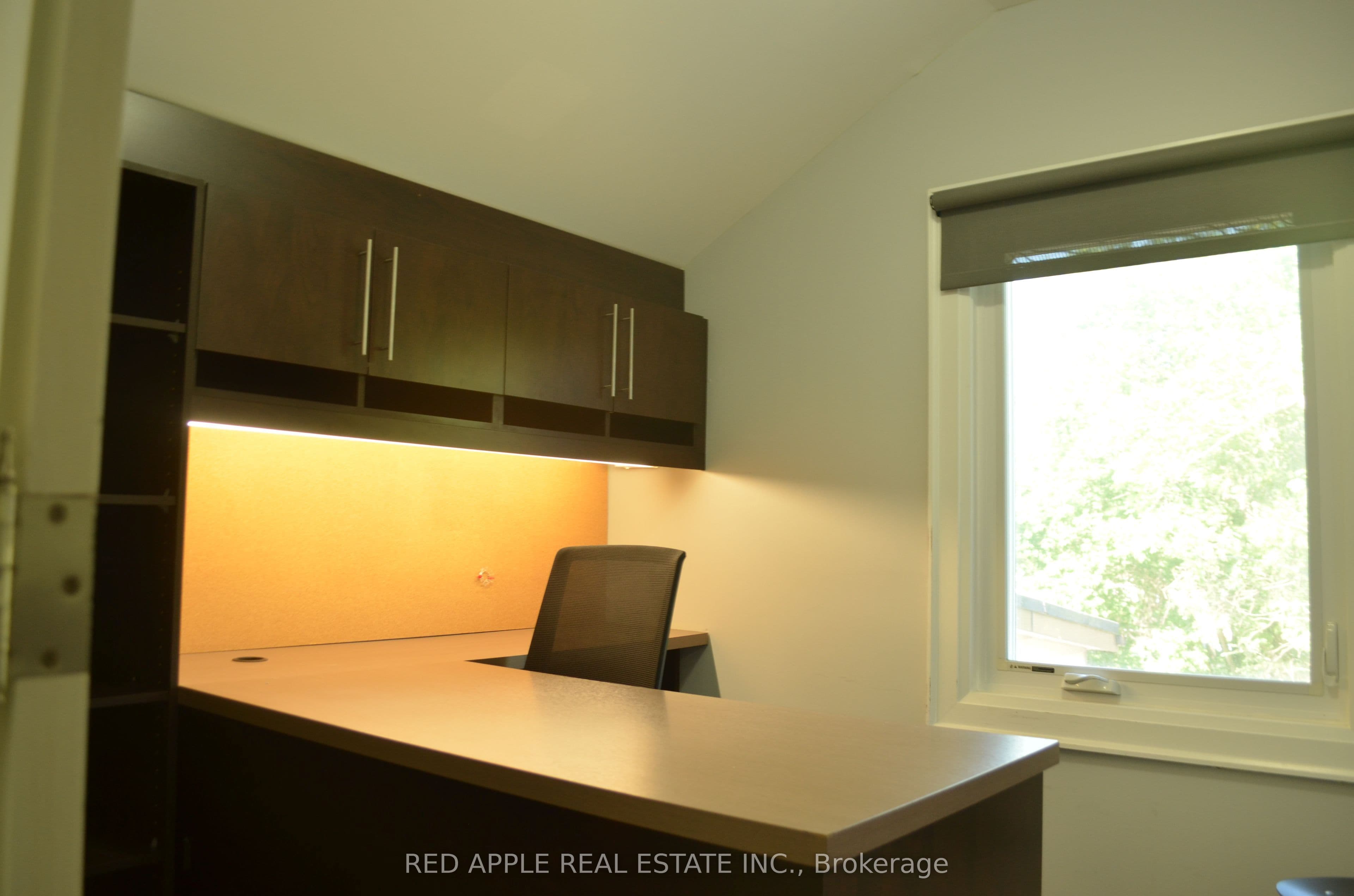 71 Main Street S 7, Newmarket, ON L3Y 3Y5