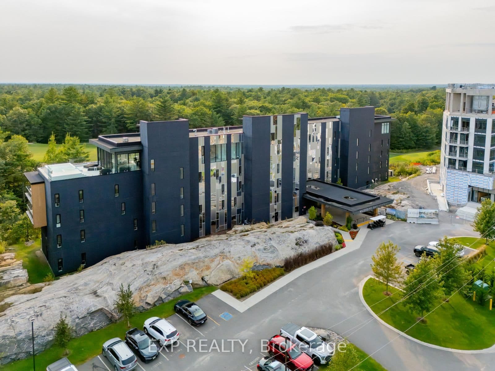 120 Carrick Trail 102, Gravenhurst, ON P1P 0B6