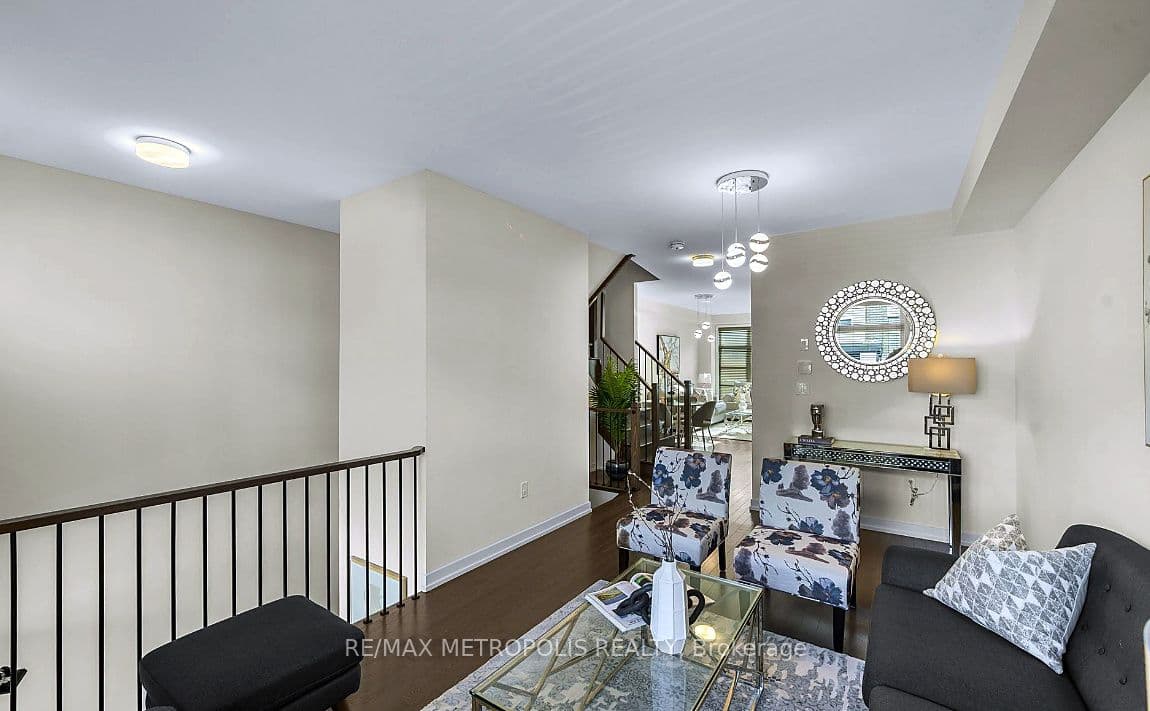 2521 Castlegate Crossing, Pickering, ON L1X 0H7