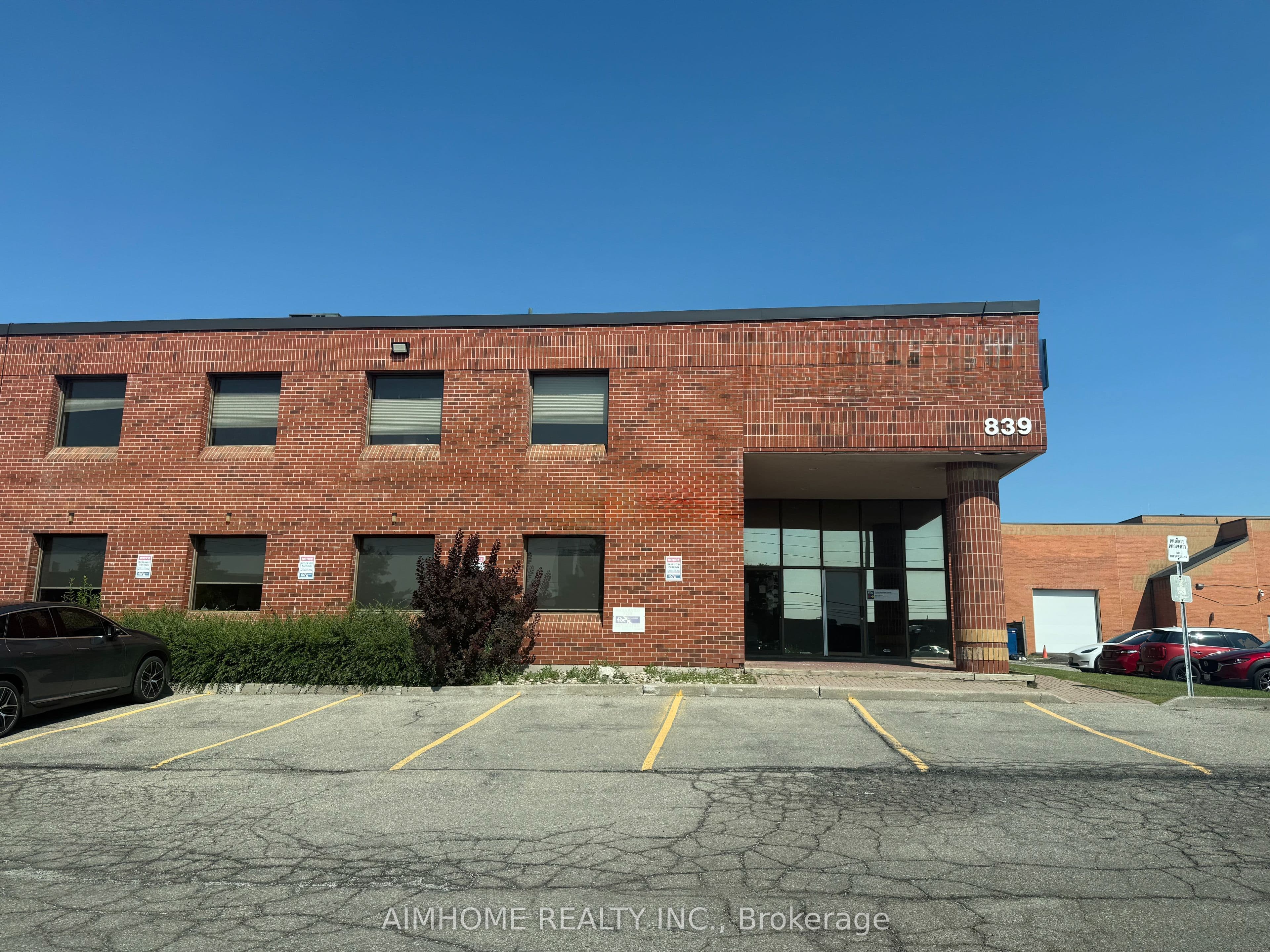 839 Central Parkway W Main Fl, Mississauga, ON L5C 2V9
