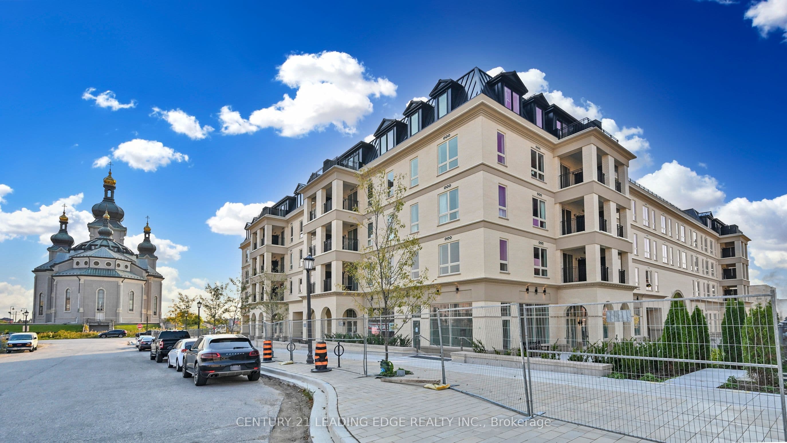 101 Cathedral High Street Ph37, Markham, ON L6C 0P1