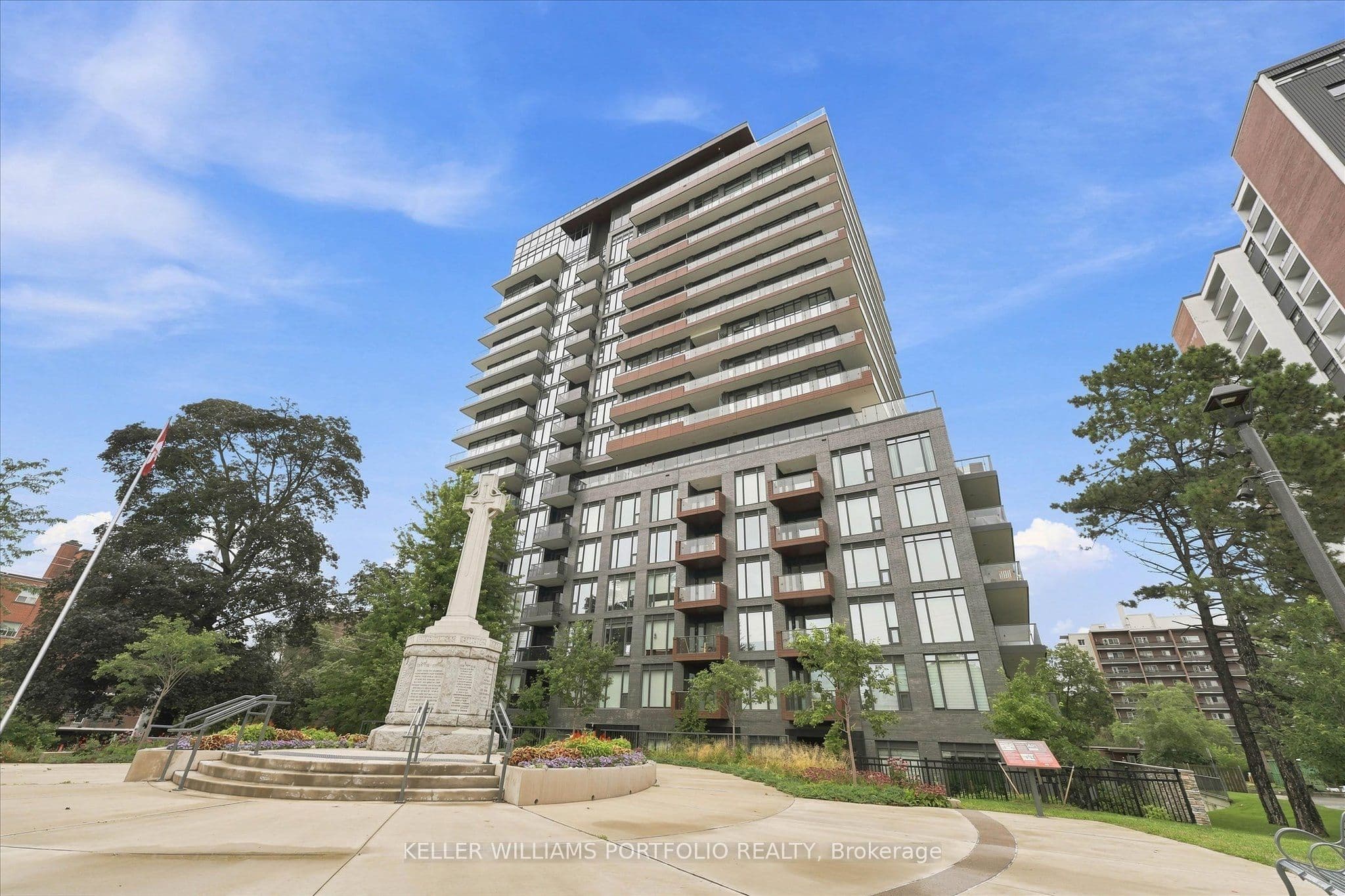 21 Park Street E 506, Mississauga, ON L5G 0C2
