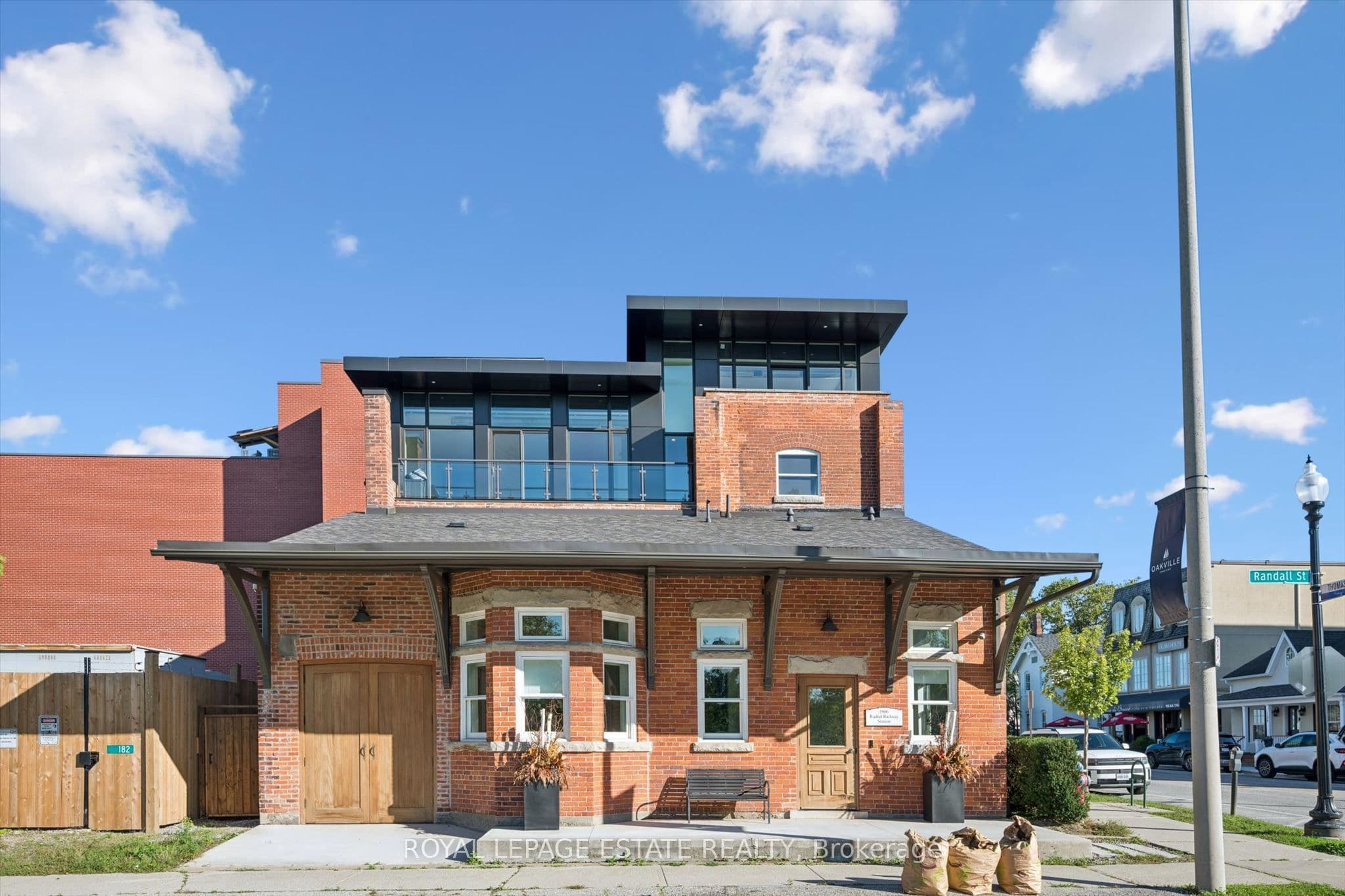 139 Thomas Street 2B , 2C, Oakville, ON L6J 3A9
