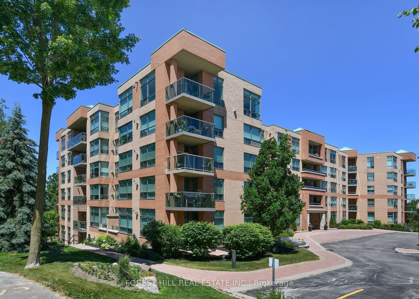 4 Briar Hill Heights 507, New Tecumseth, ON L9R 1Z7