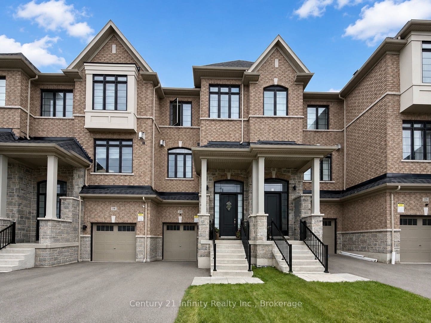21 Elkington Crescent, Whitby, ON L1P 0L7