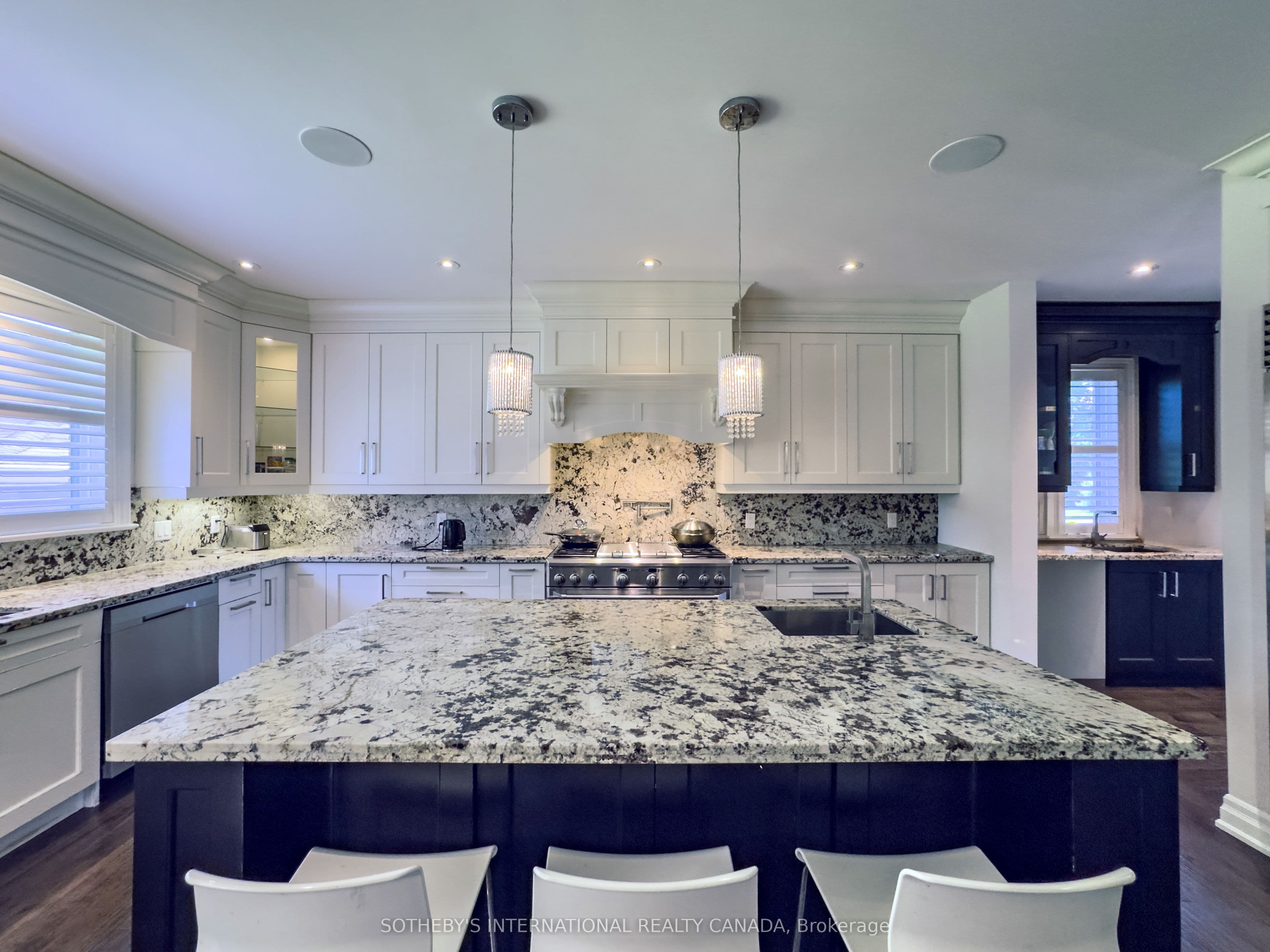 369 Lees Lane, Oakville, ON L6L 4S4