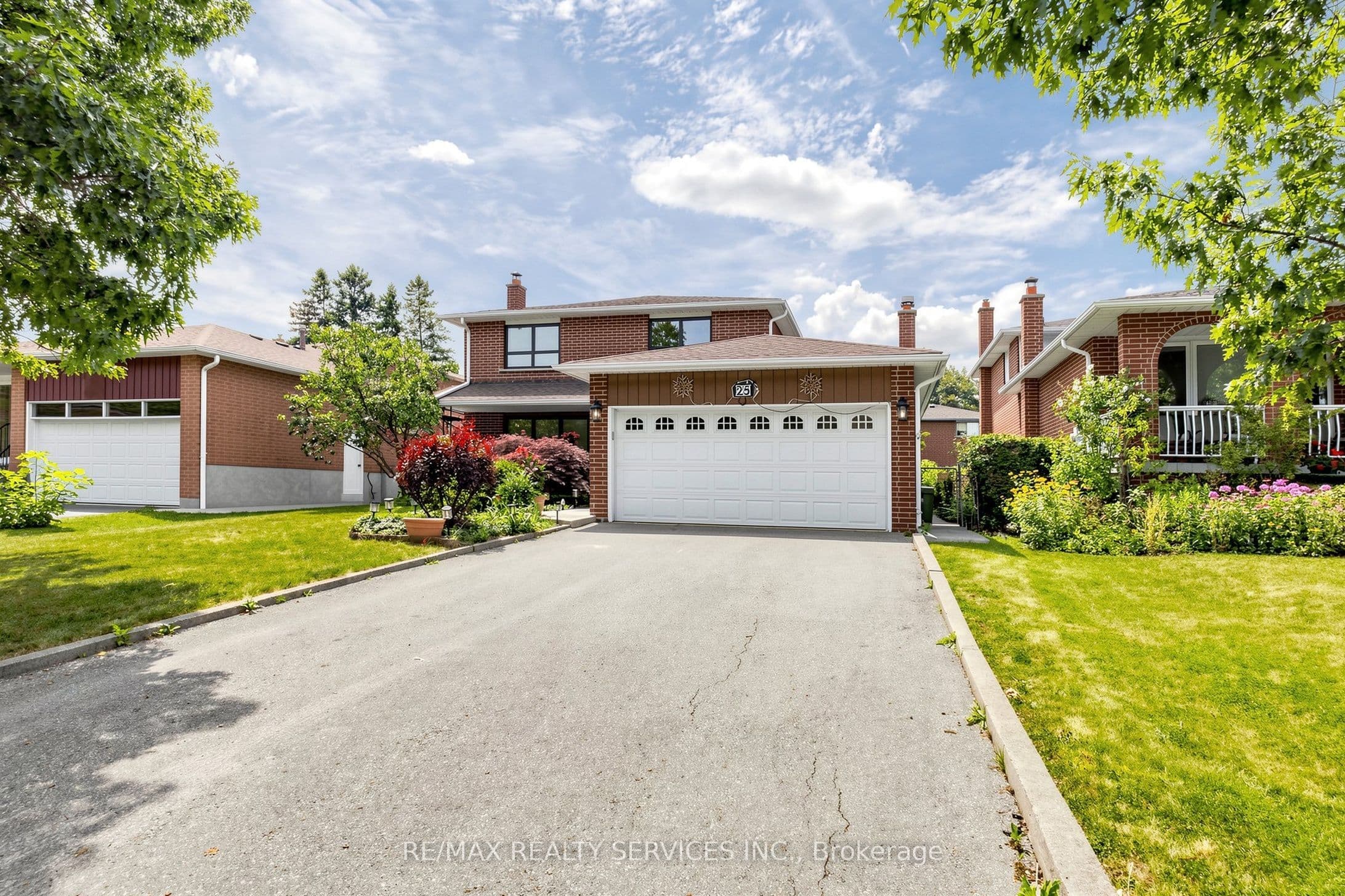 25 Malcolm Crescent, Brampton, ON L6S 3C7