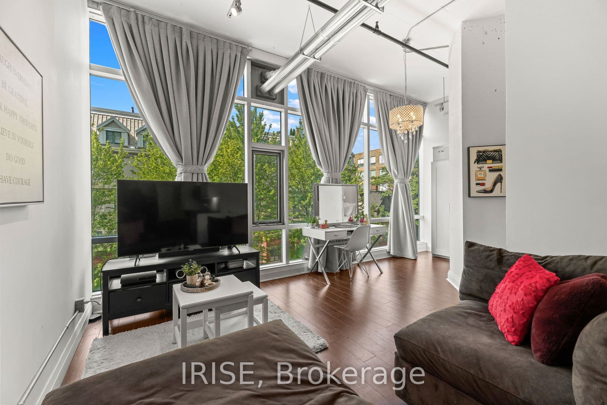 477 Richmond Street W 305, Toronto, ON M5V 3E7