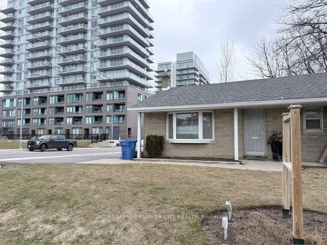 39 Parkside Drive, Newmarket, ON L3Y 4R7