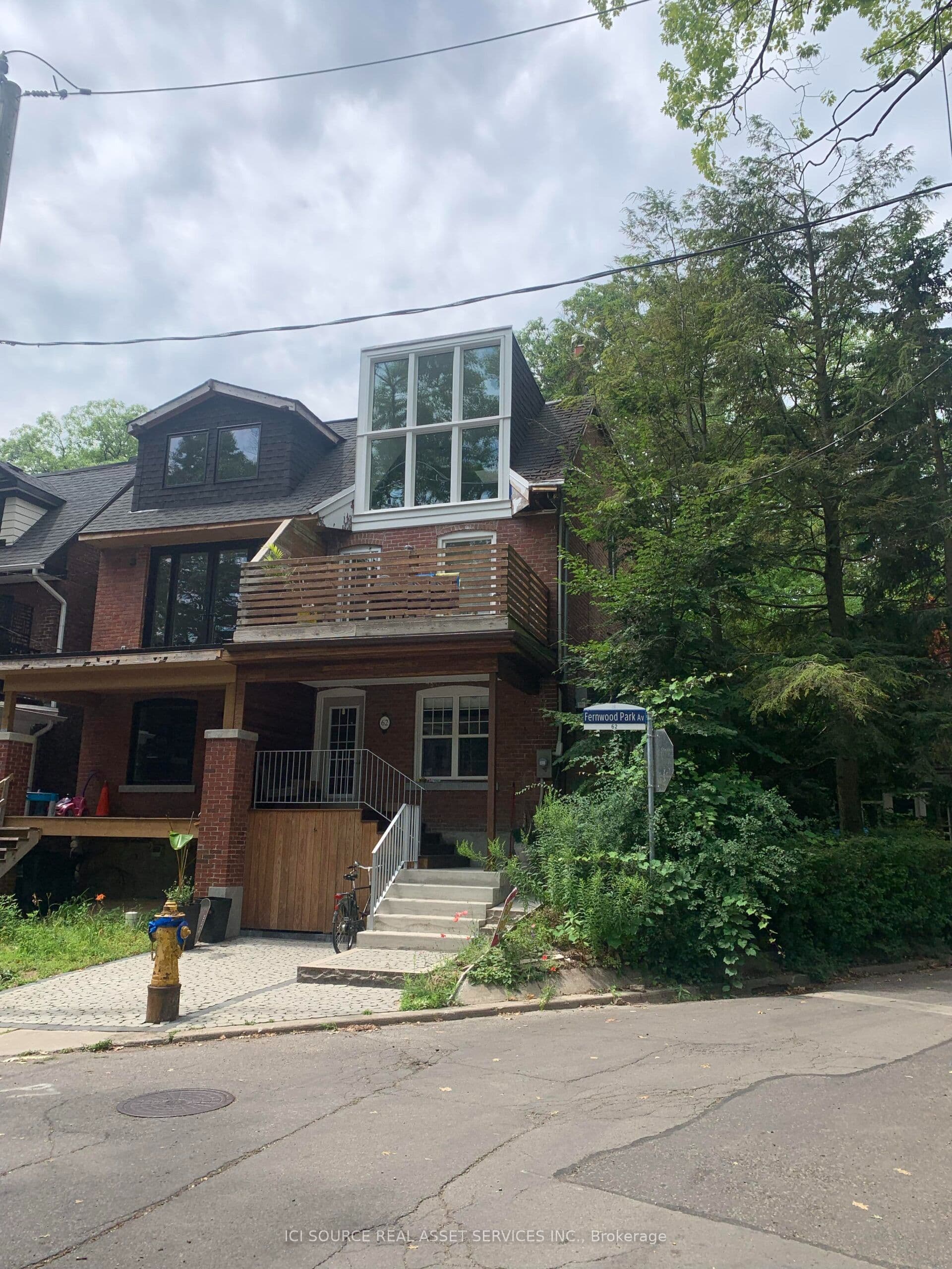 62 Fernwood Park Avenue Upper, Toronto, ON M4E 3G1
