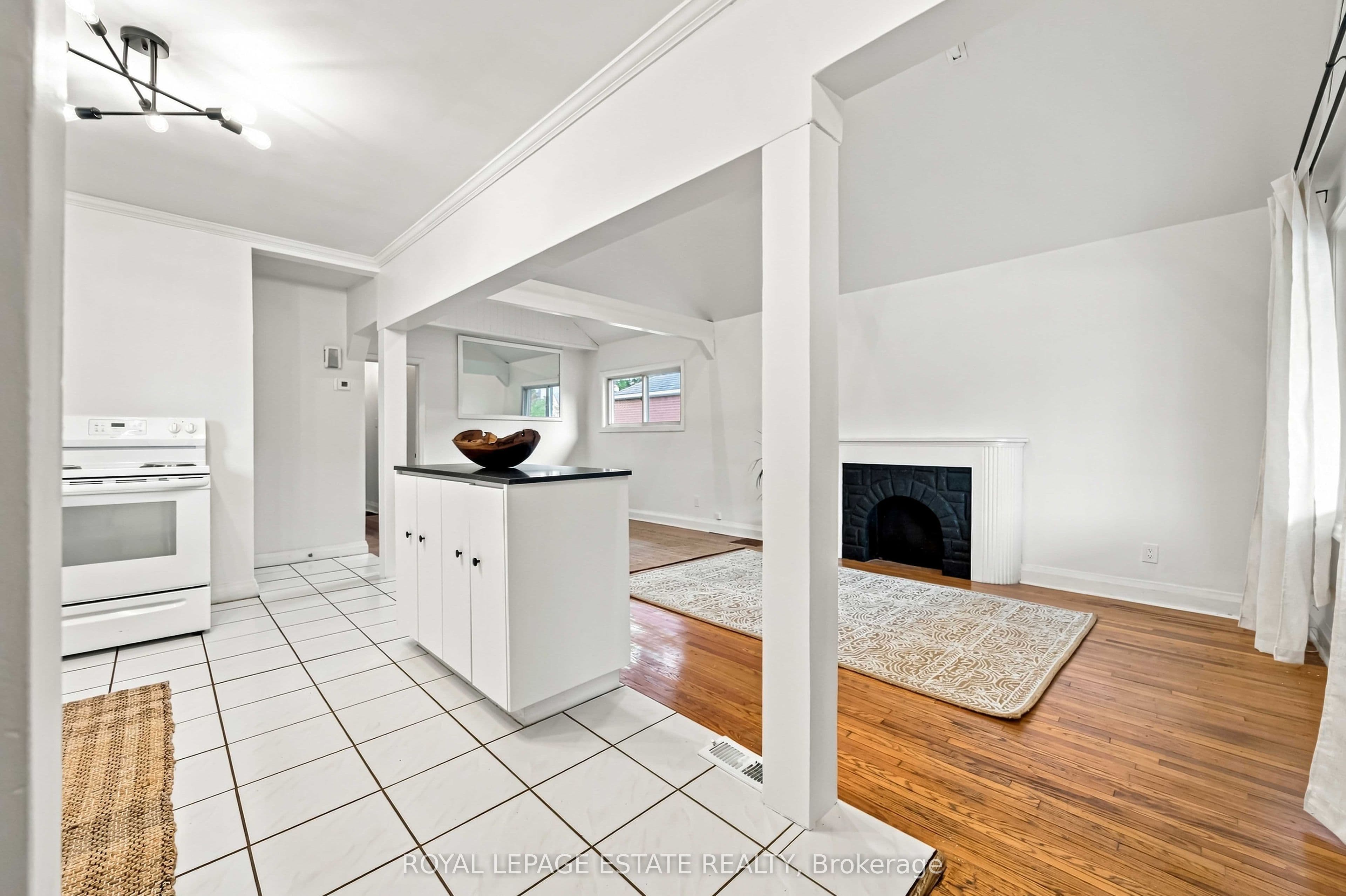 17 Arden Crescent lower, Toronto, ON M1L 3R6