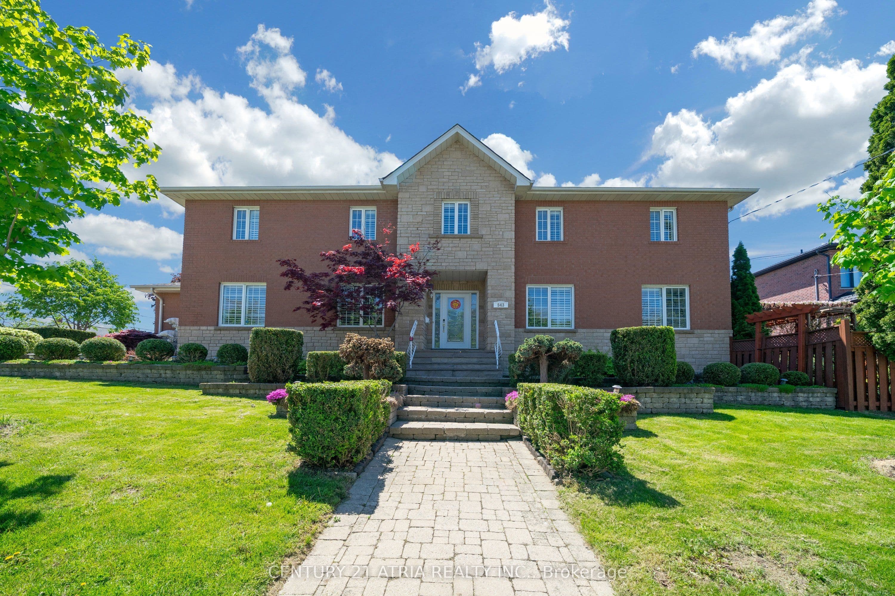 543 S Queens Drive, Toronto, ON M6L 1M9