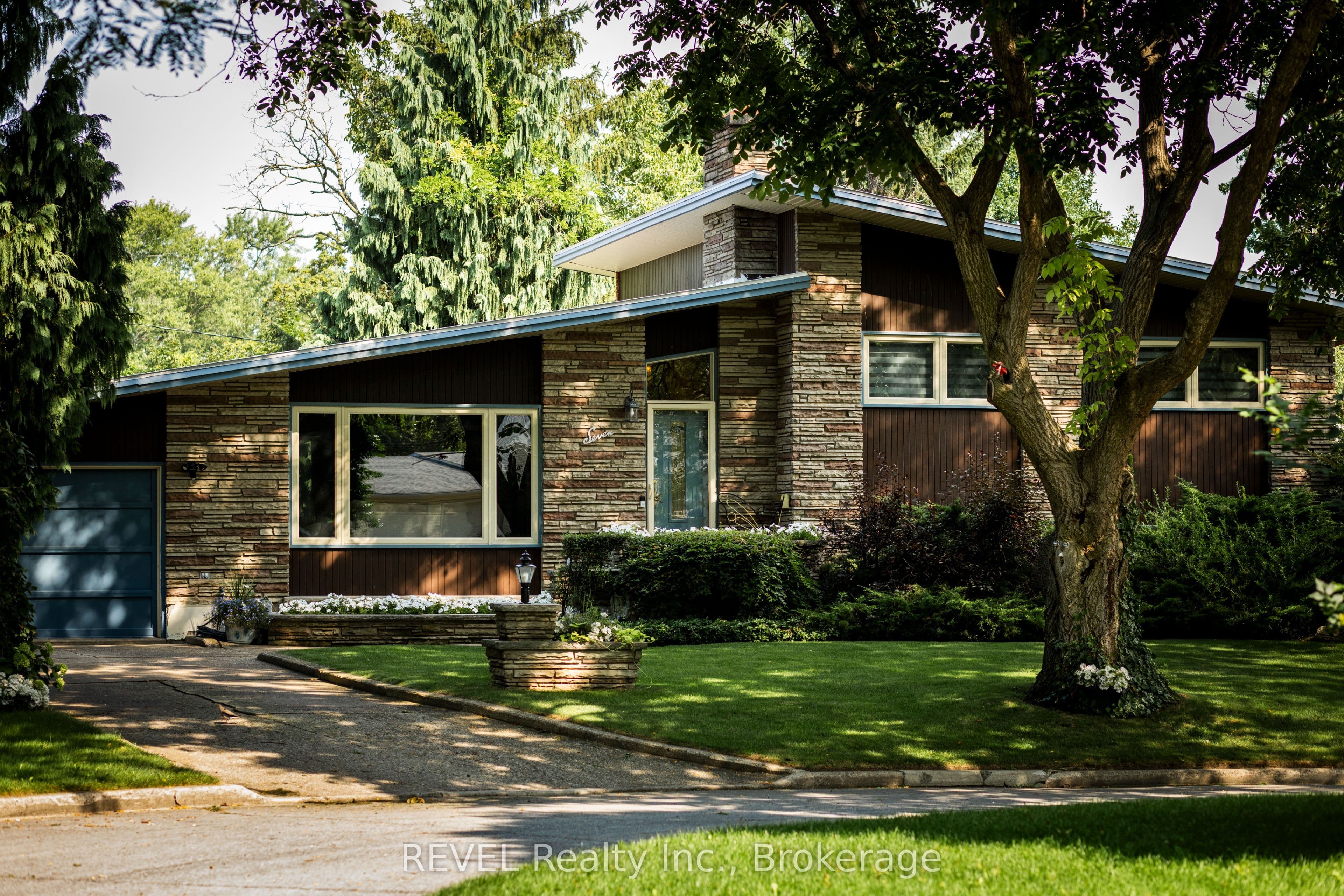 7 Glenayr Place, St. Catharines, ON L2T 2A2