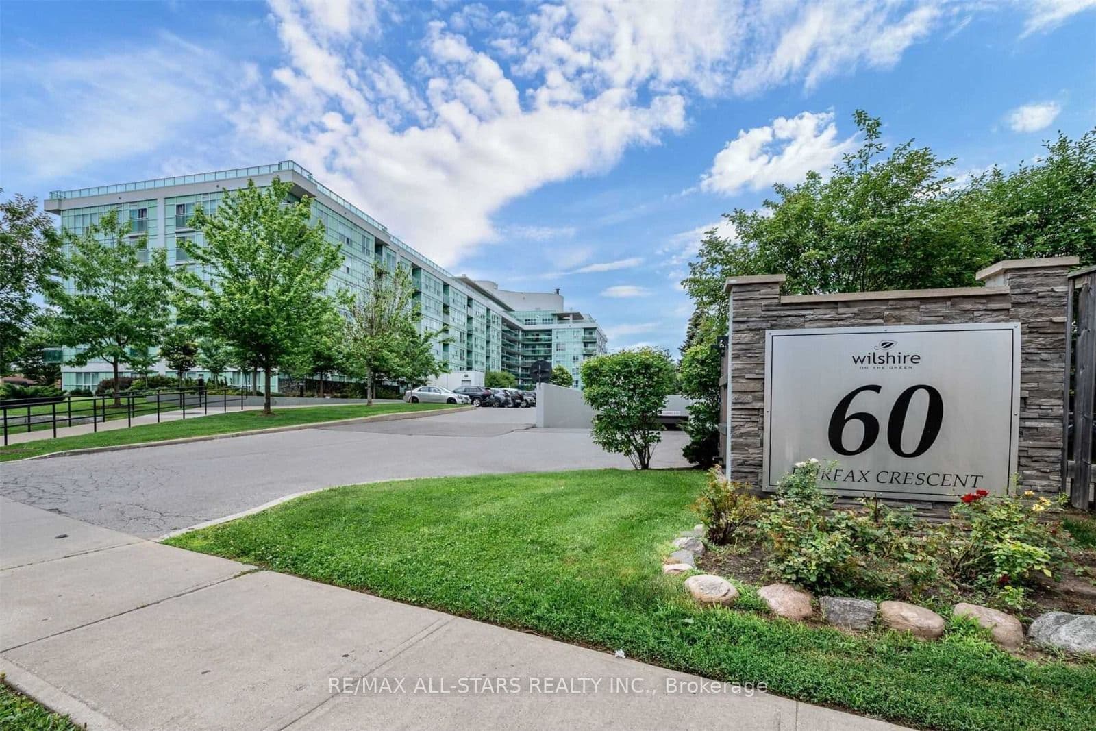 60 Fairfax Crescent 201, Toronto, ON M1L 0E1