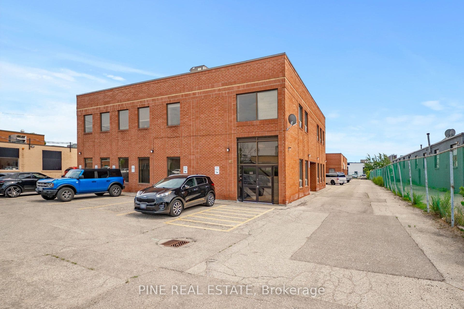 61 Advance Road 9, Toronto, ON M8Z 2S6