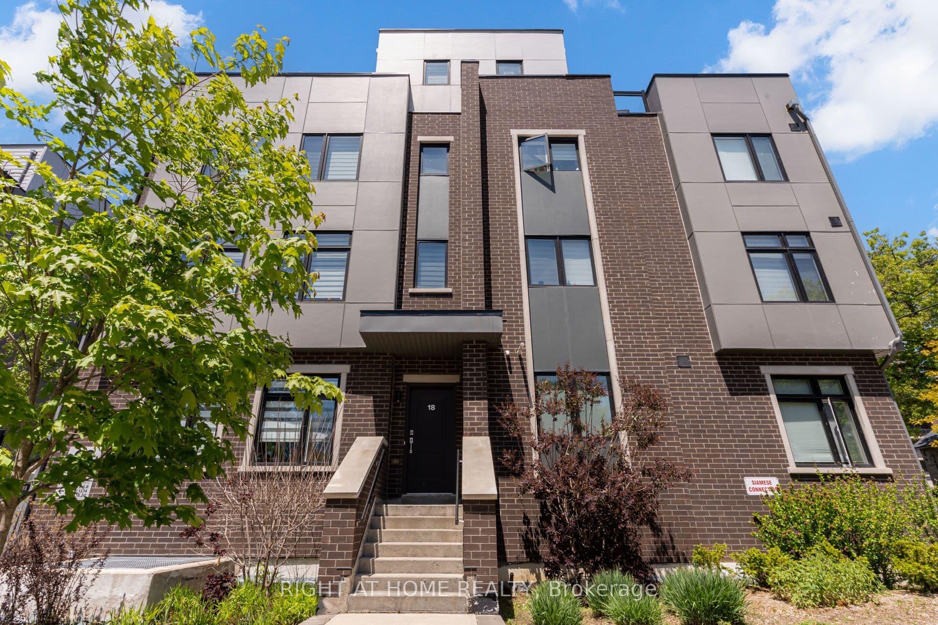 66 Long Branch Avenue 4, Toronto, ON M8W 3J4