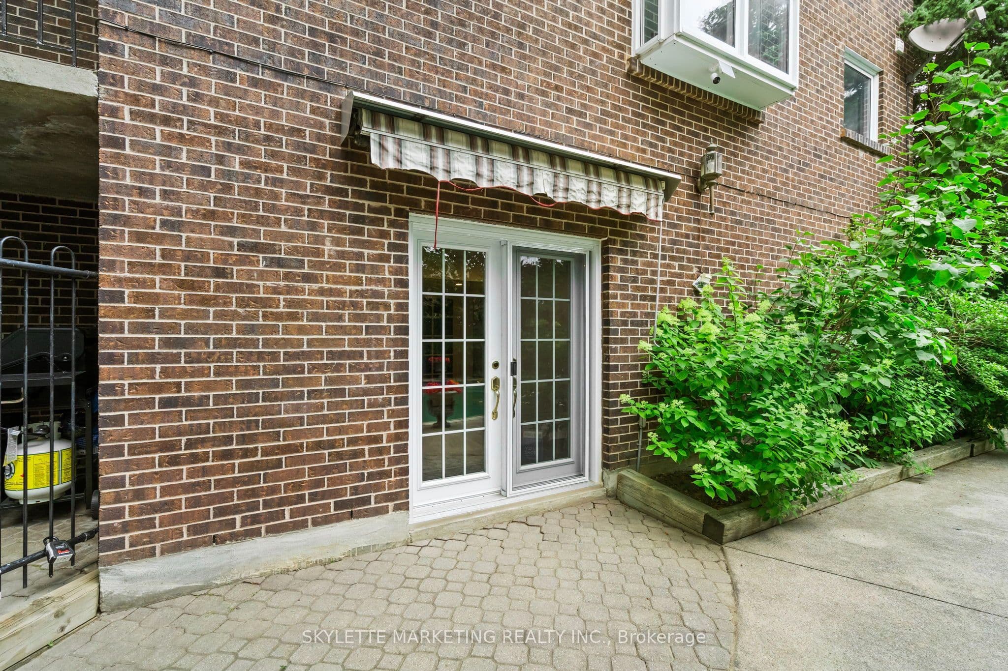 17 Sabrina Court Bsmt, Richmond Hill, ON L4C 5P8