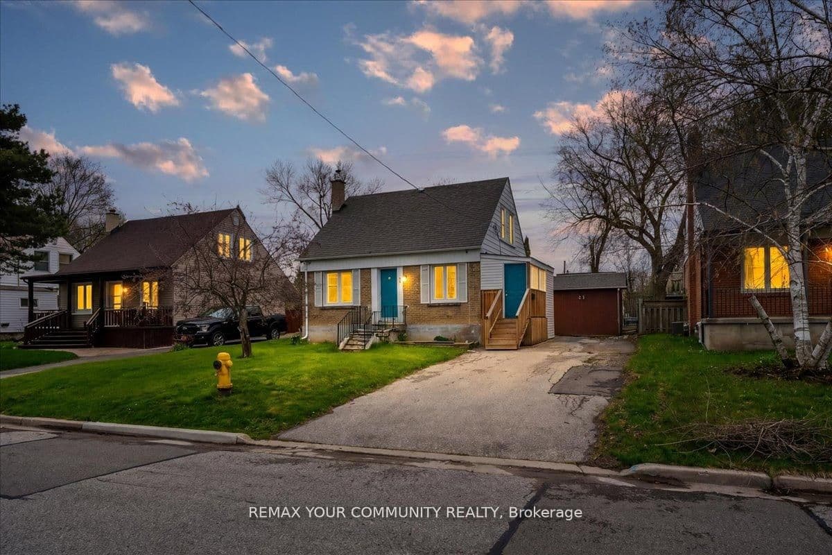 31 Allister Avenue, Toronto, ON M1M 3L1