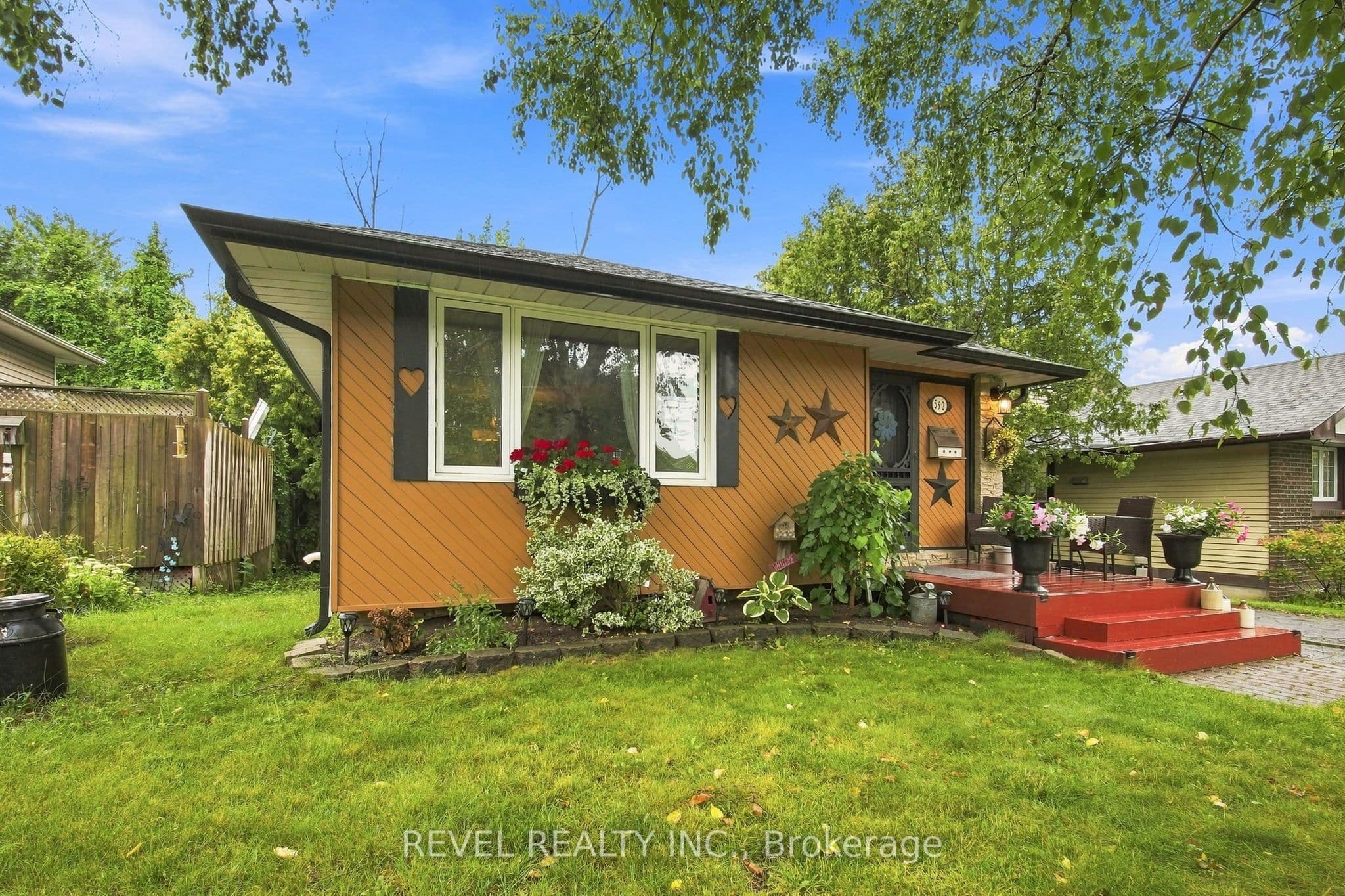 562 Capilano Crescent, Oshawa, ON L1H 7V2