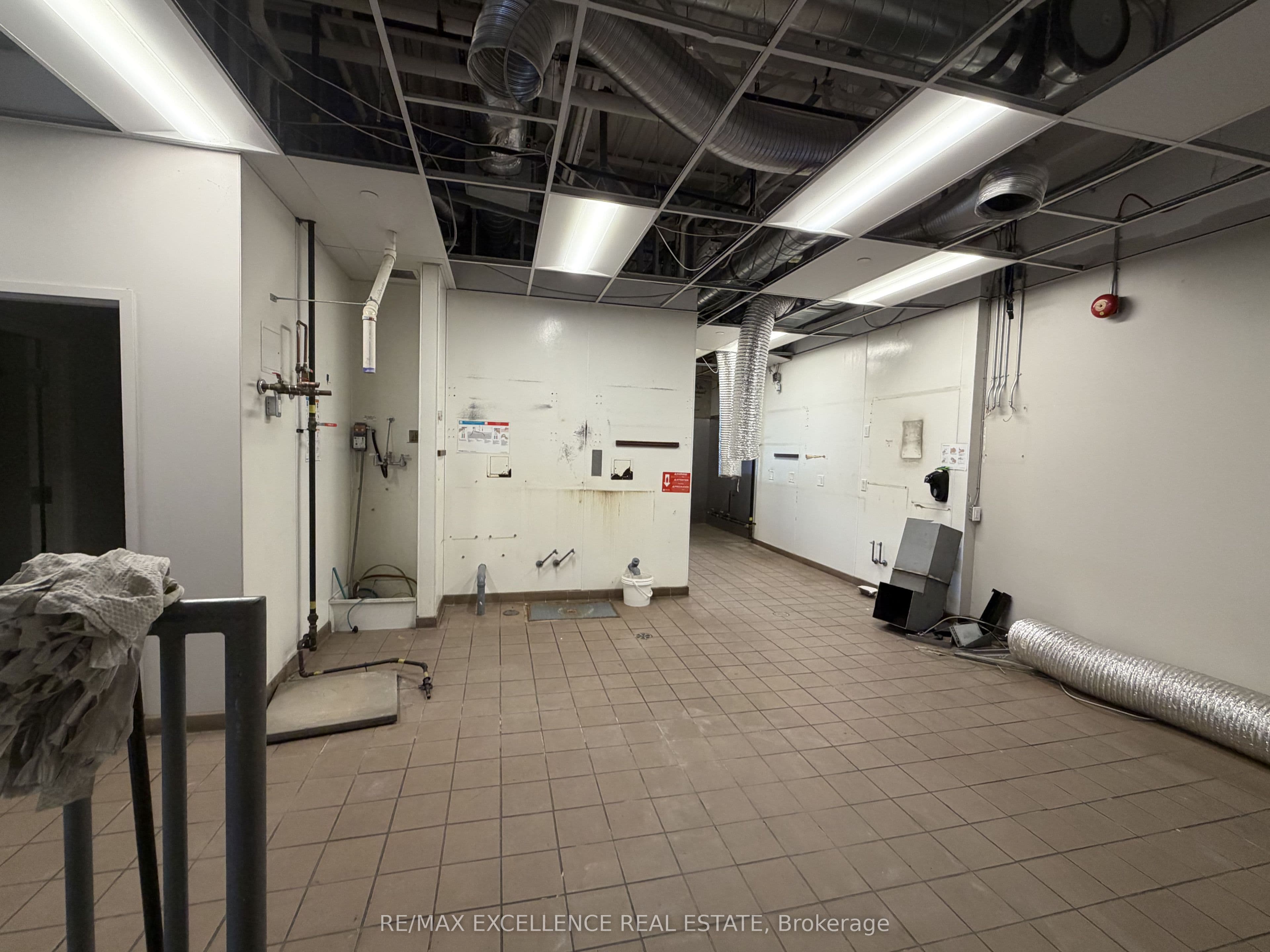 25 Woodbine Downs Boulevard 3, Toronto, ON M9W 6N5