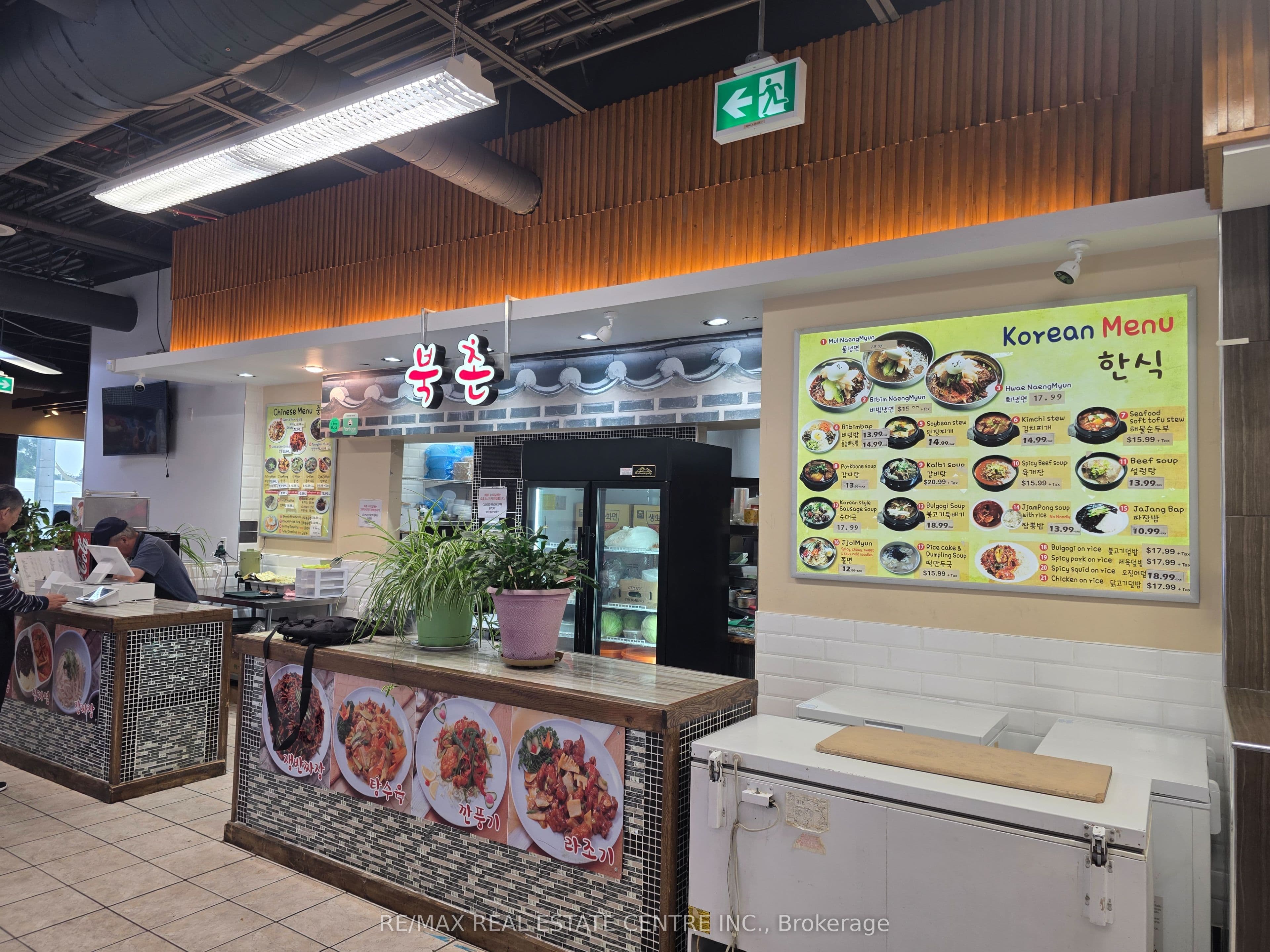 333 Dundas Street E, Mississauga, ON L5A 1X1