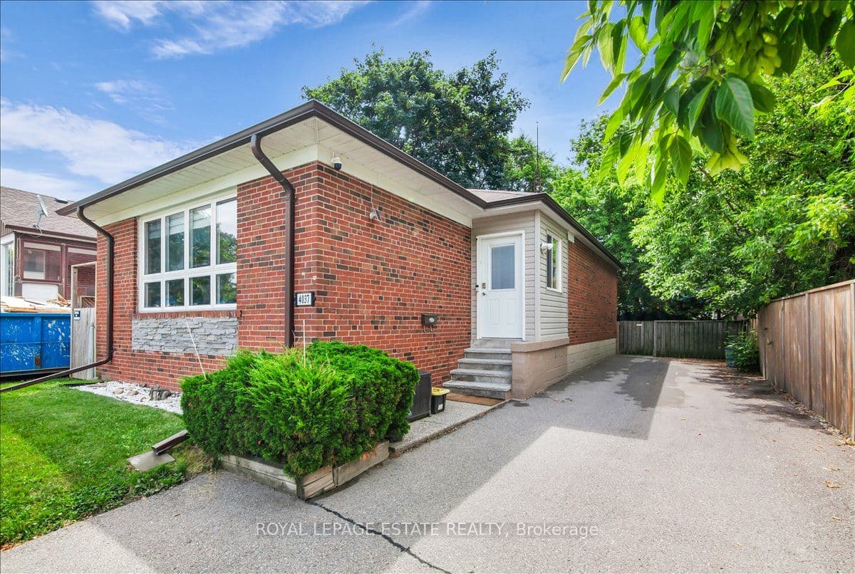 4037 Bloor Street W, Toronto, ON M9B 1M4