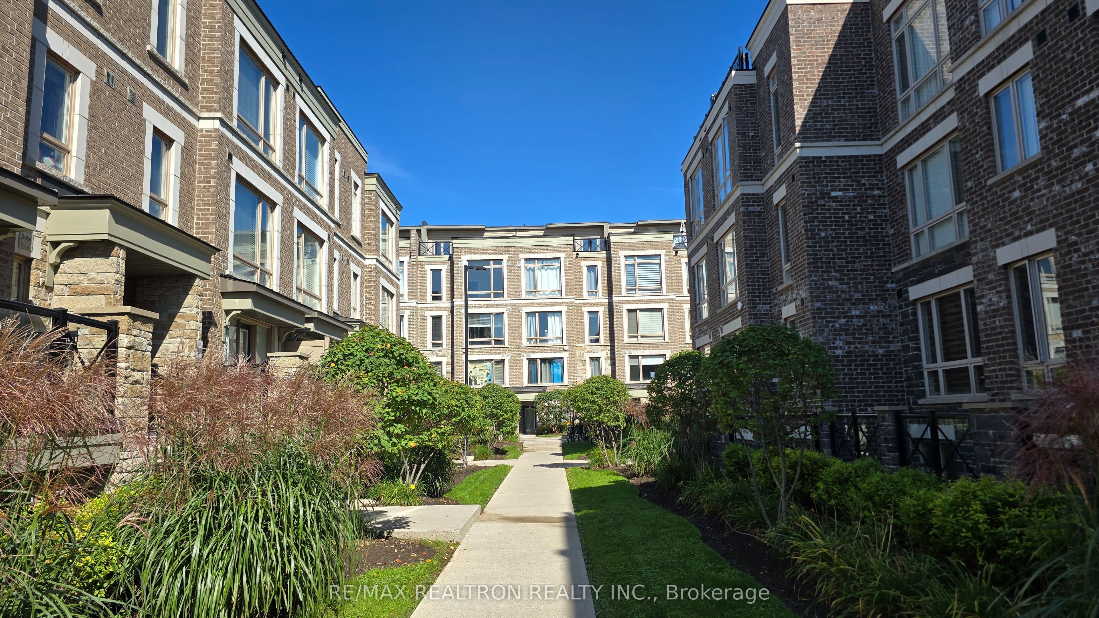 21 Westmeath Lane 2807, Markham, ON L6B 1N5