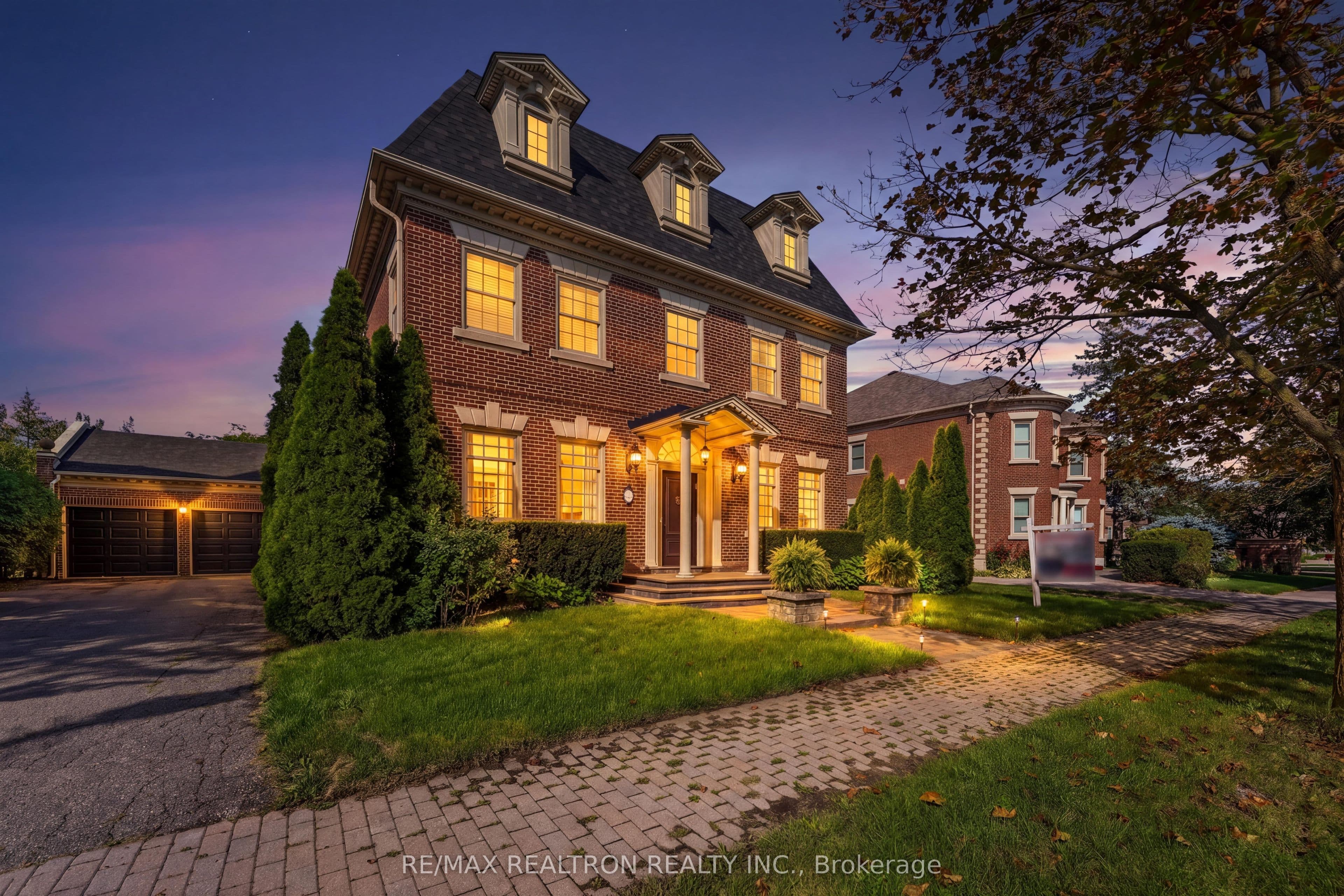 6 Oatlands Drive, Richmond Hill, ON L4C 9P1