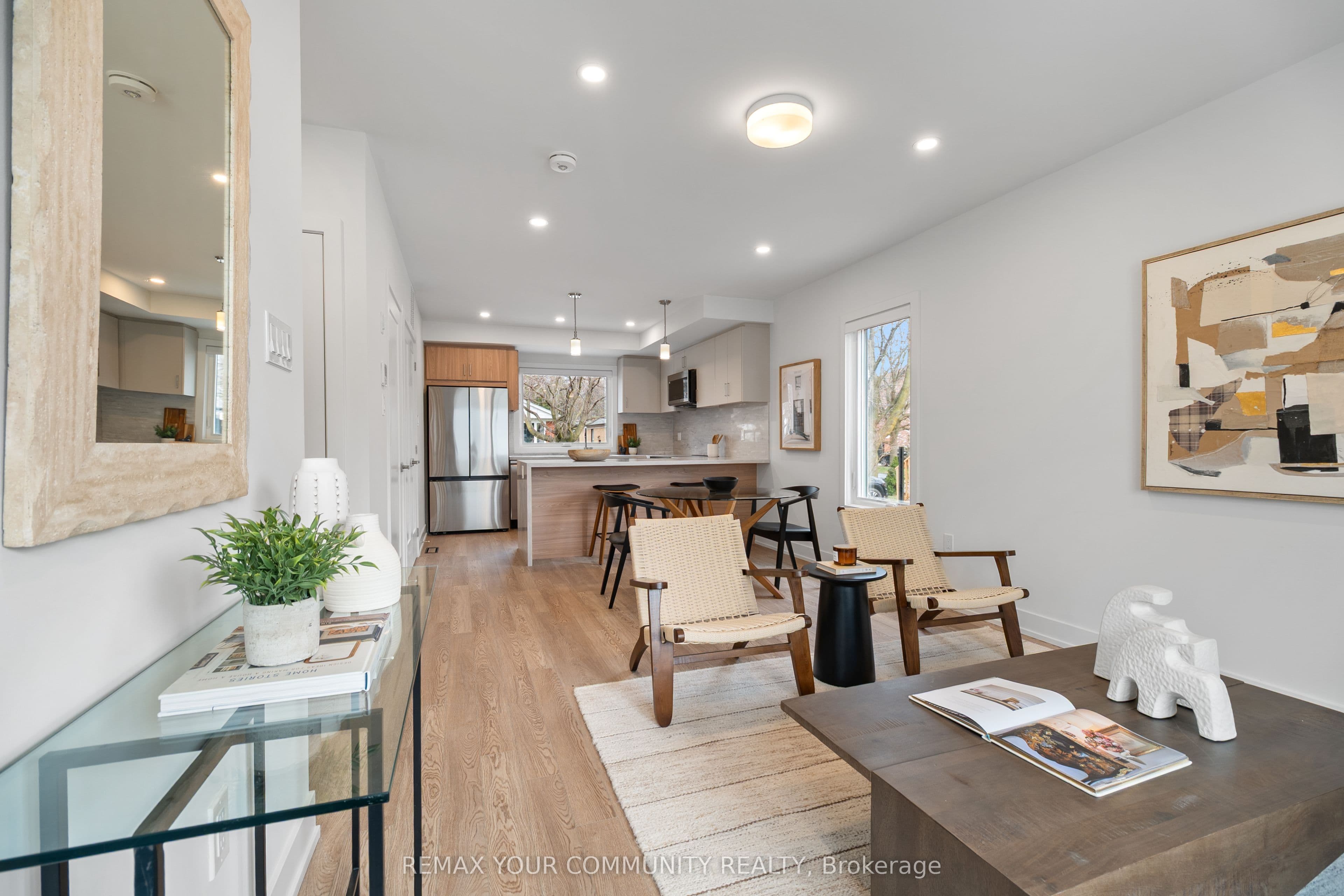 34 Poplar Avenue 2, Toronto, ON M9B 3R4