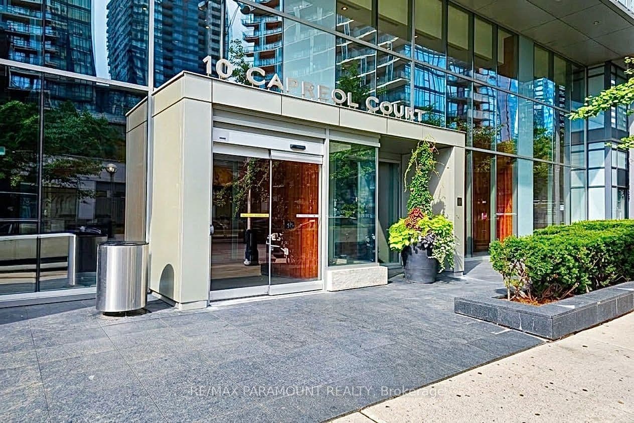 10 Capreol Court 555, Toronto, ON M5V 4B3