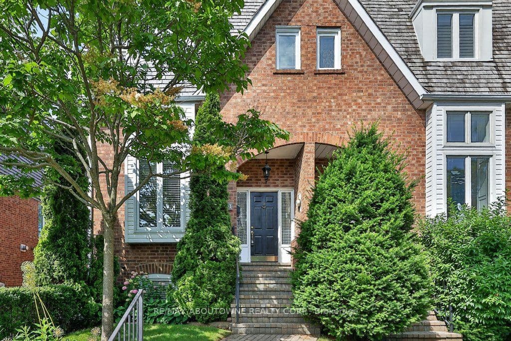 86 Forsythe Street, Oakville, ON L6K 3J8