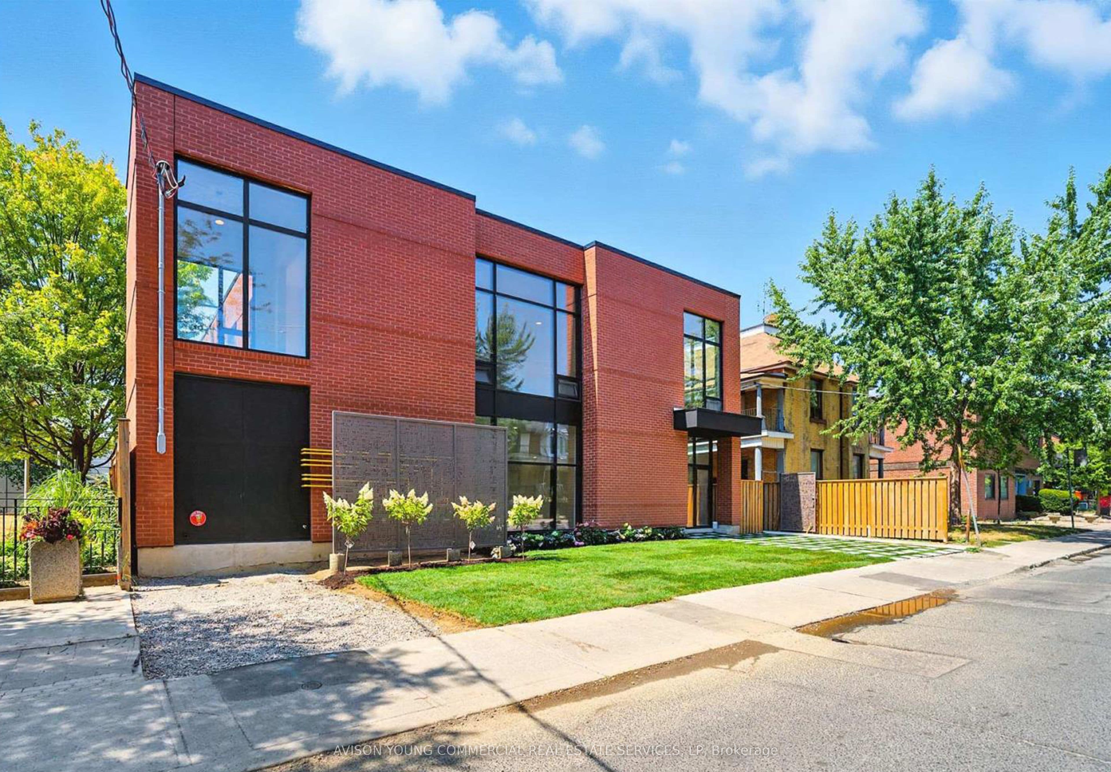 170 Perth Avenue W 5, Toronto, ON M6P 3X5