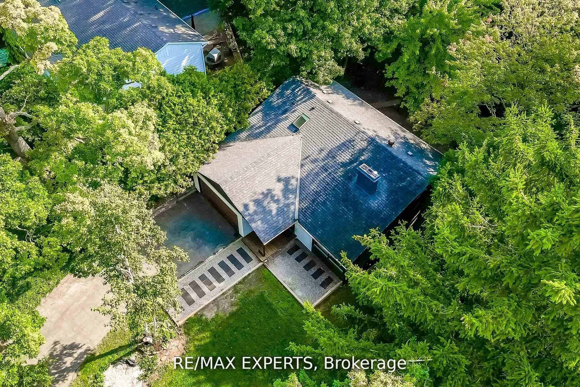 1135 Greenoaks Drive, Mississauga, ON L5J 3A1