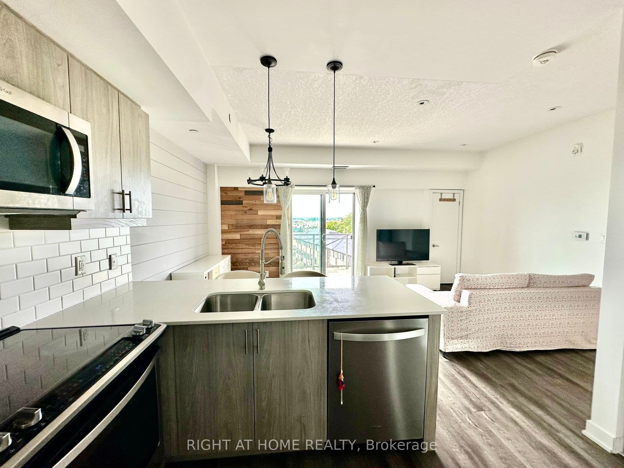16 Markle Crescent 516, Hamilton, ON L9G 0H4