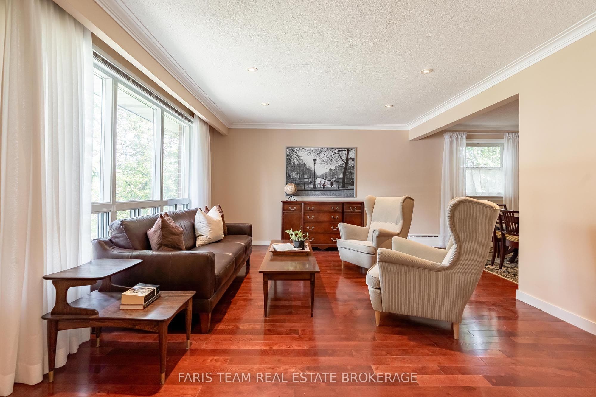 90 Bedford Park Avenue, Richmond Hill, ON L4C 2N8