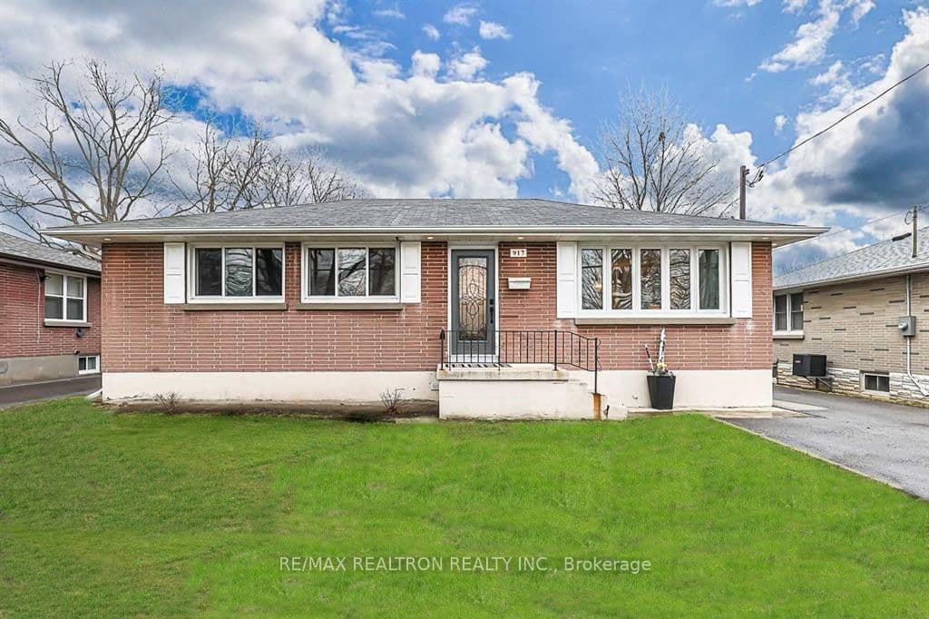 917 Henry Street, Whitby, ON L1N 5E6