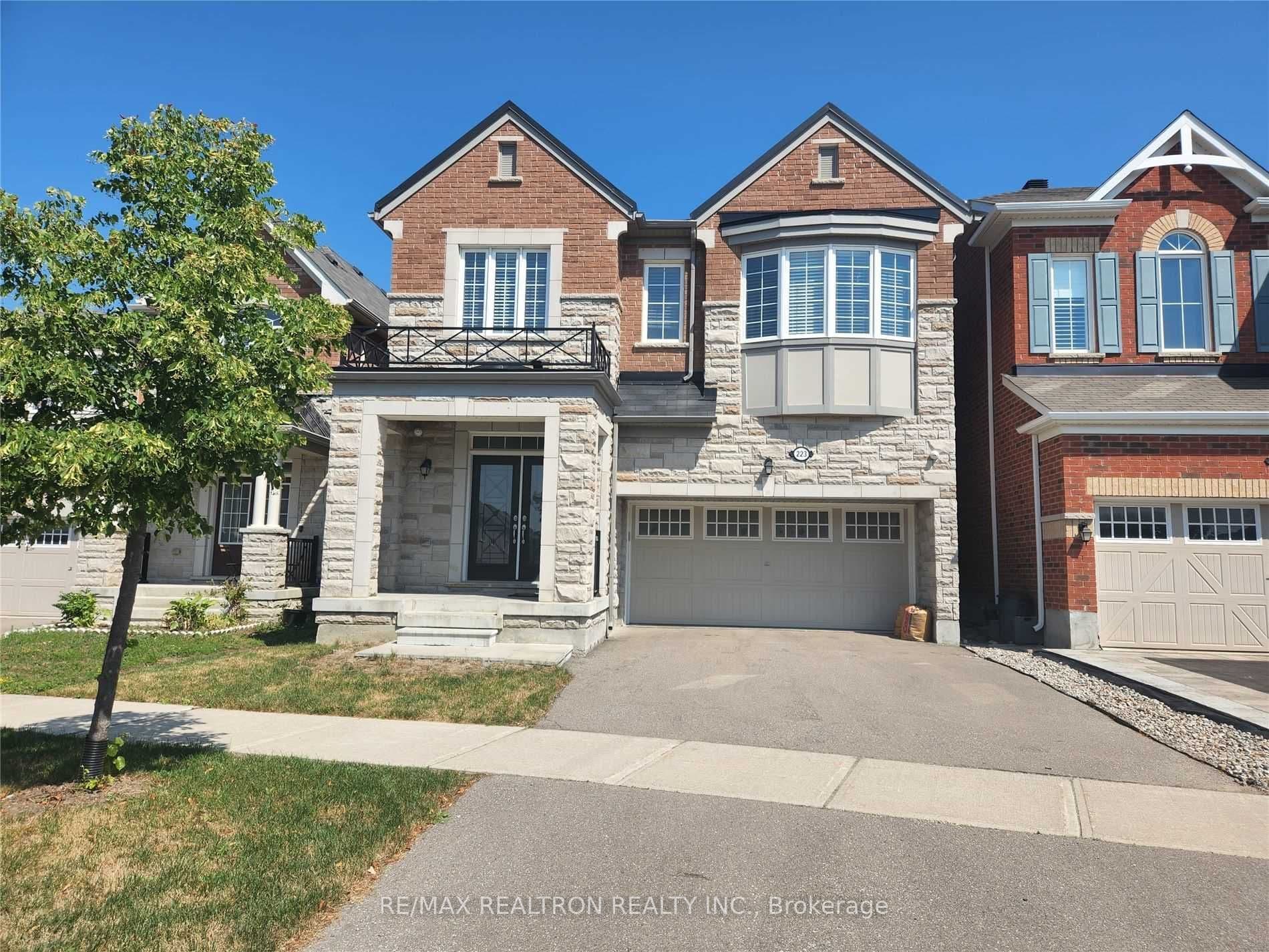 223 Thomas Phillips Drive, Aurora, ON L4G 0Y2