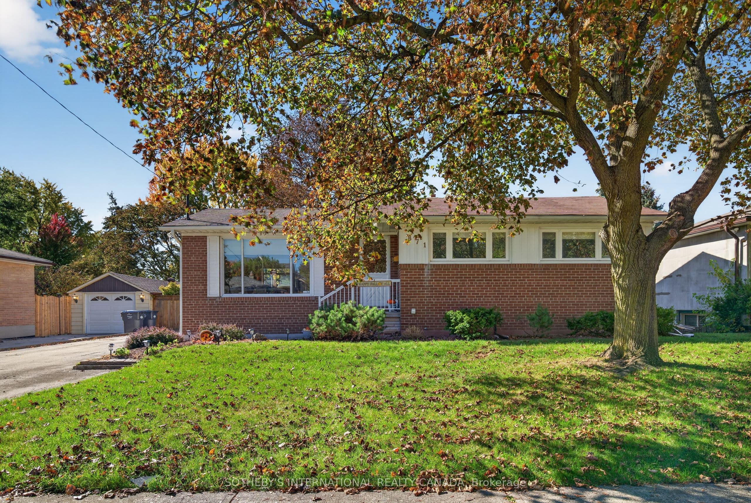 871 Mississauga Valley Boulevard, Mississauga, ON L5A 1Z7