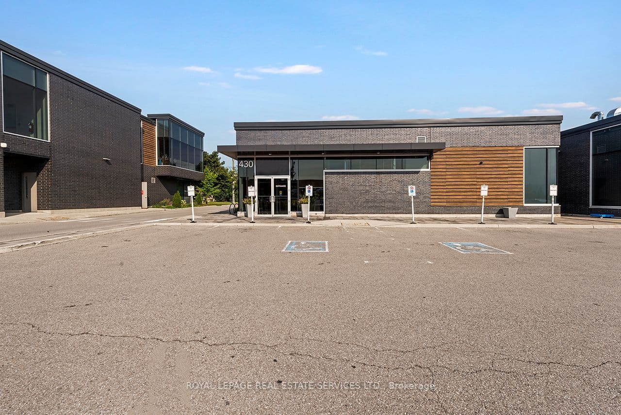 430 Iroquois Shore Road 1B, Oakville, ON L6H 0X7
