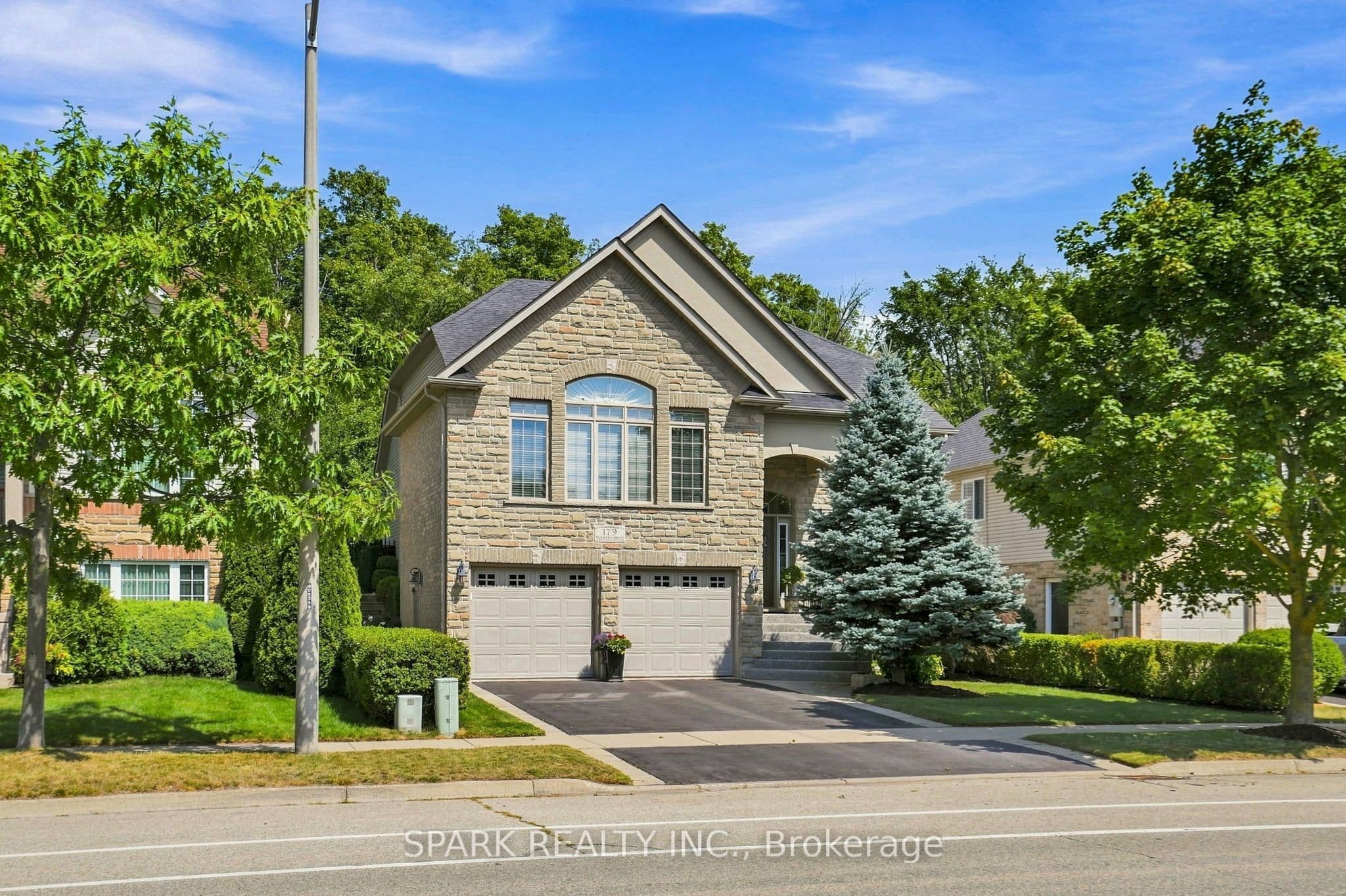 179 Tanners Drive S, Halton Hills, ON L7J 3A8
