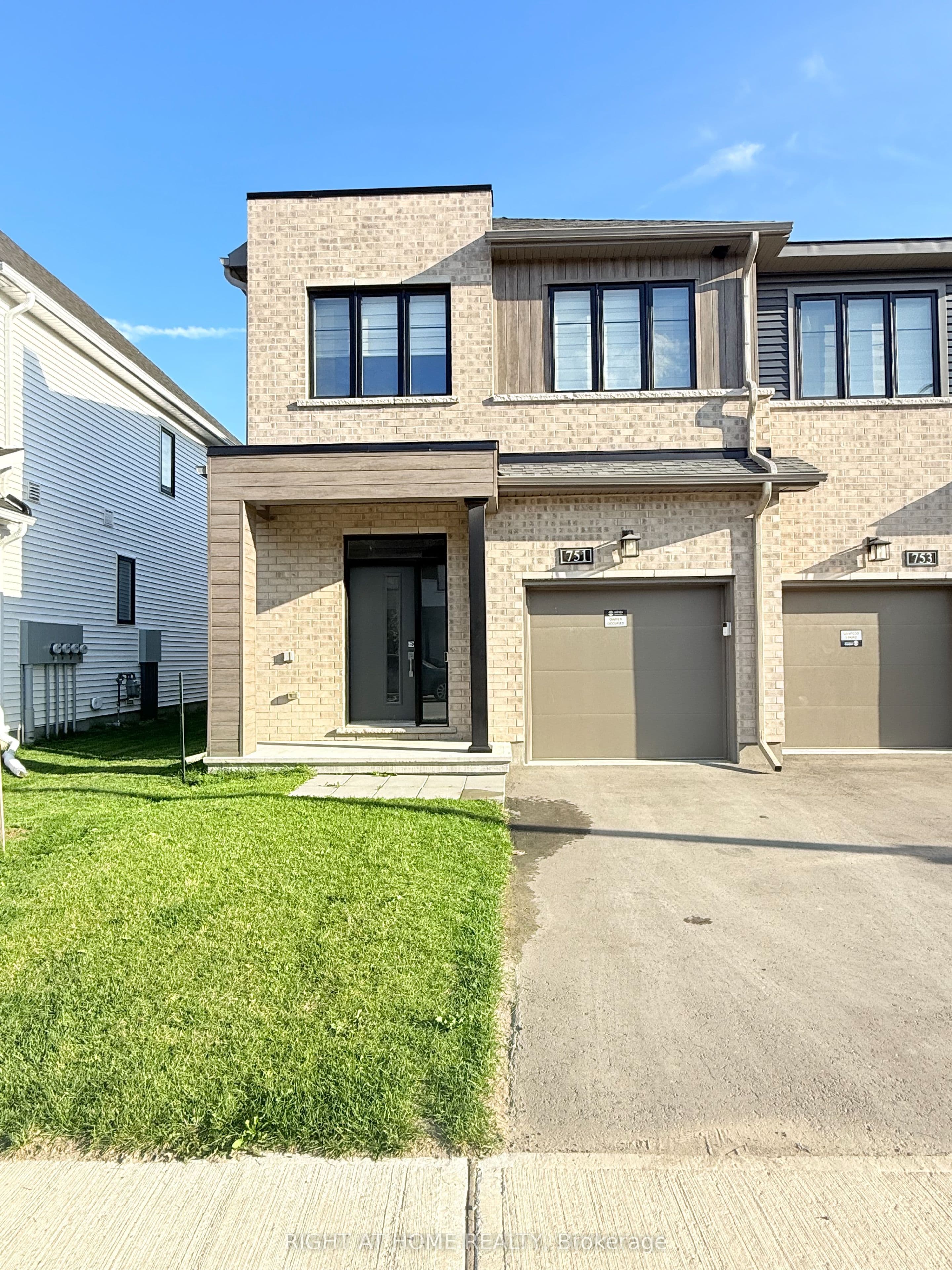 751 Fairline Row, Stittsville - Munster - Richmond, ON K2V 0V7