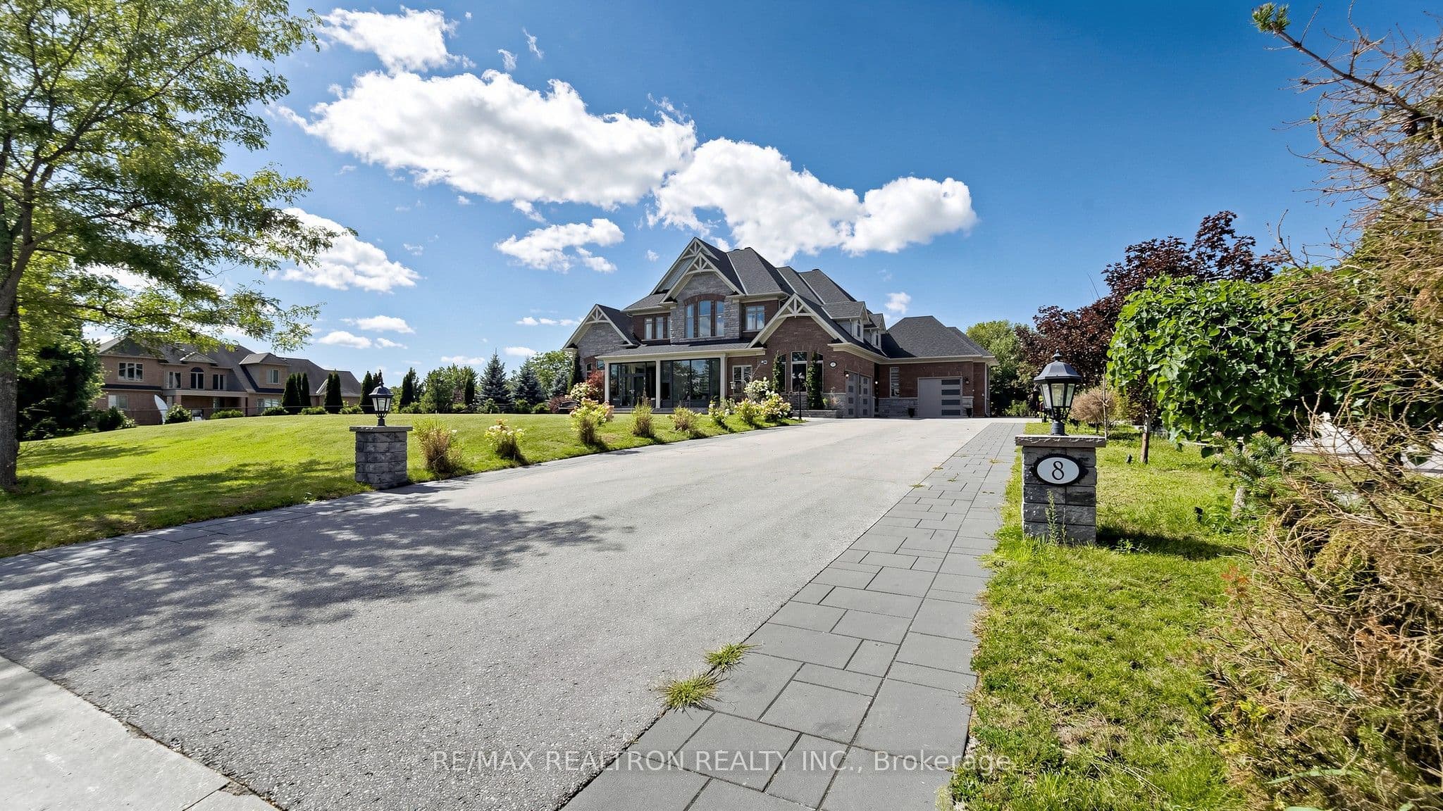 8 Fawn Grove, Whitchurch-Stouffville, ON L4A 1R9