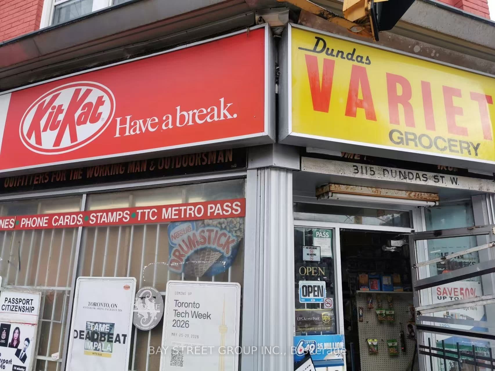 3115 Dundas Street W, Toronto, ON M6P 1Z9