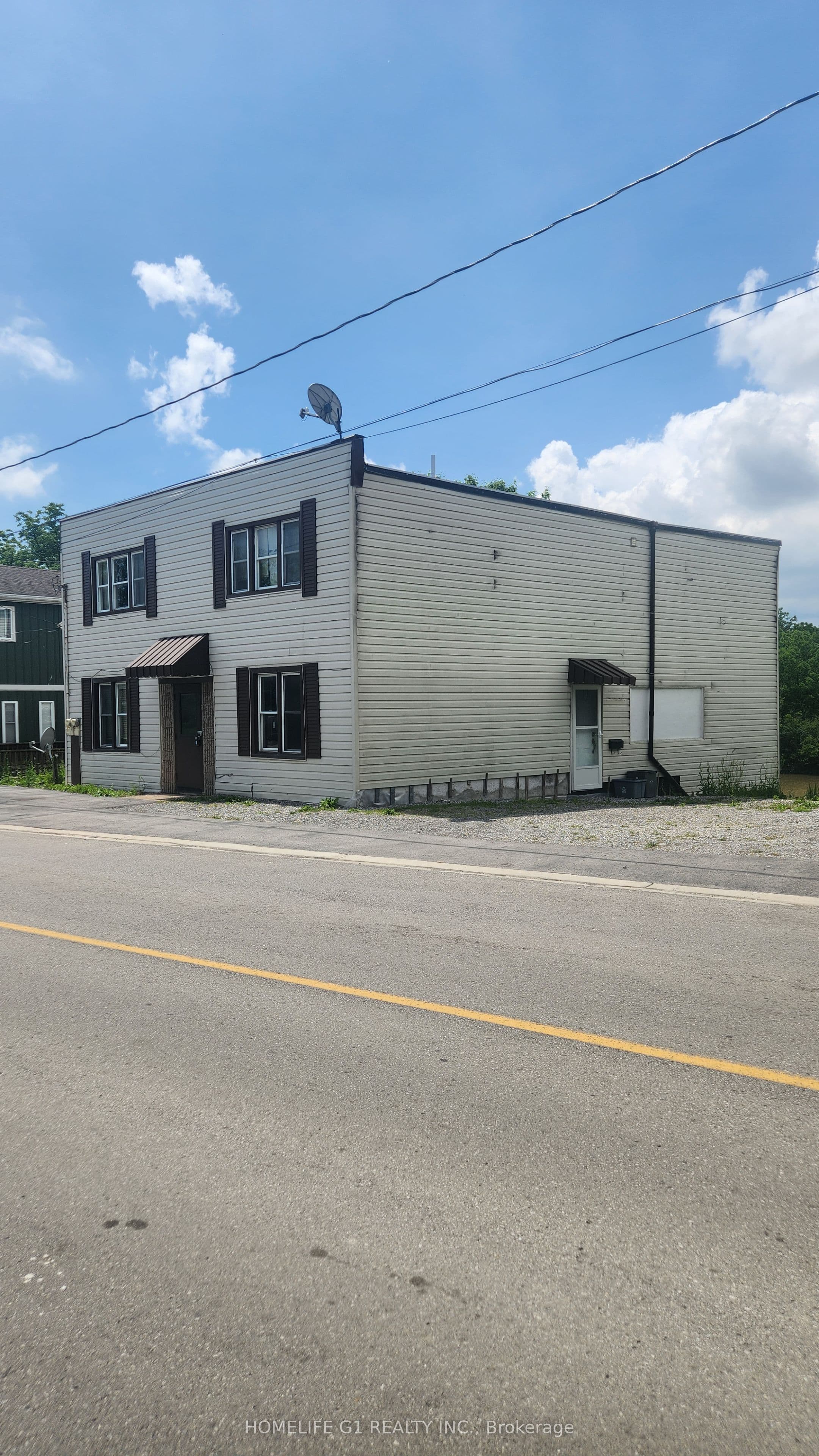 42 Riverside Drive, Welland, ON L3C 5E2